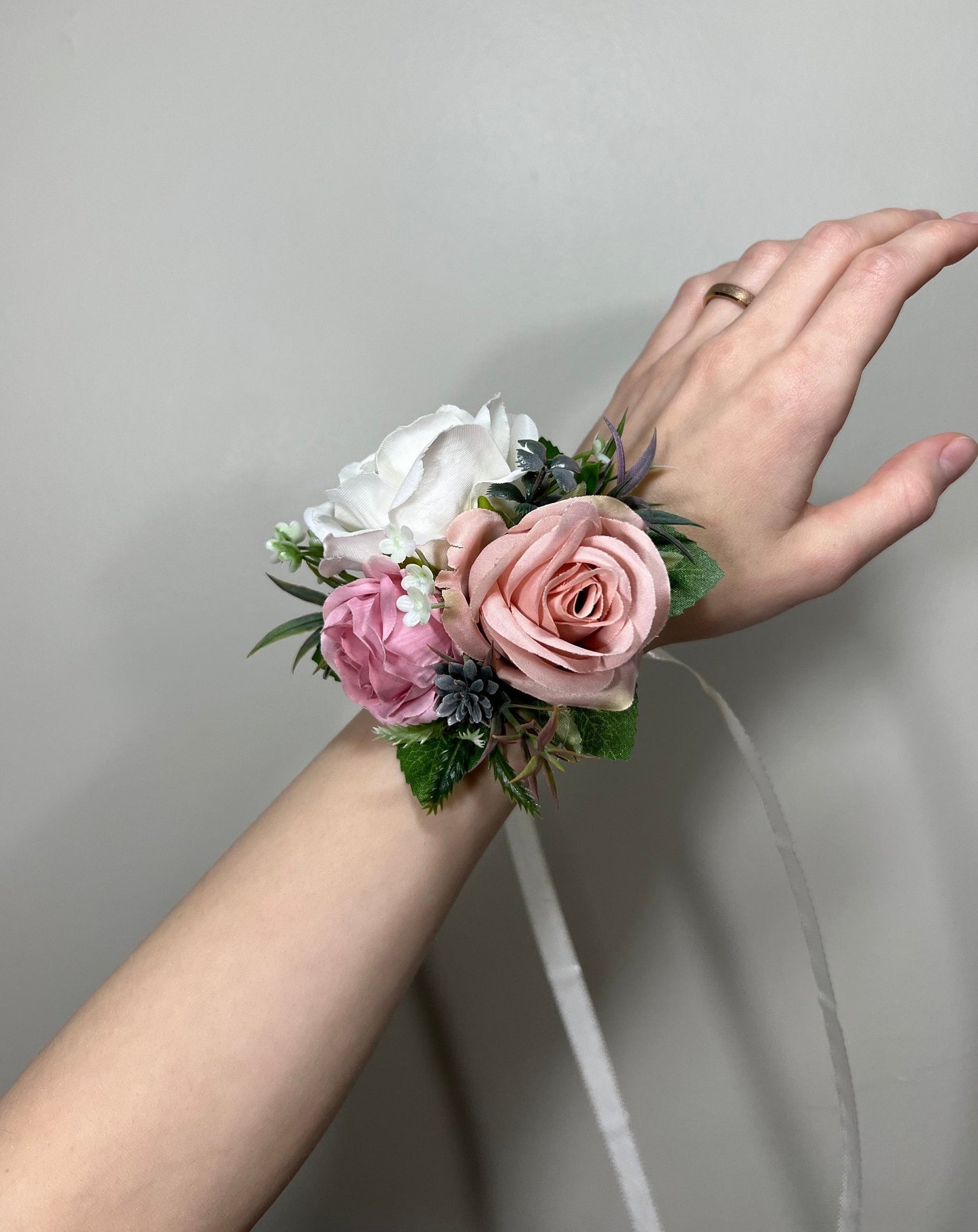 Wedding Corsage Pink Wedding Wrist Corsage White Bridesmaids Decor Corsage Ivory Corsage White Accessories Dusty Rose Artificial Flowers