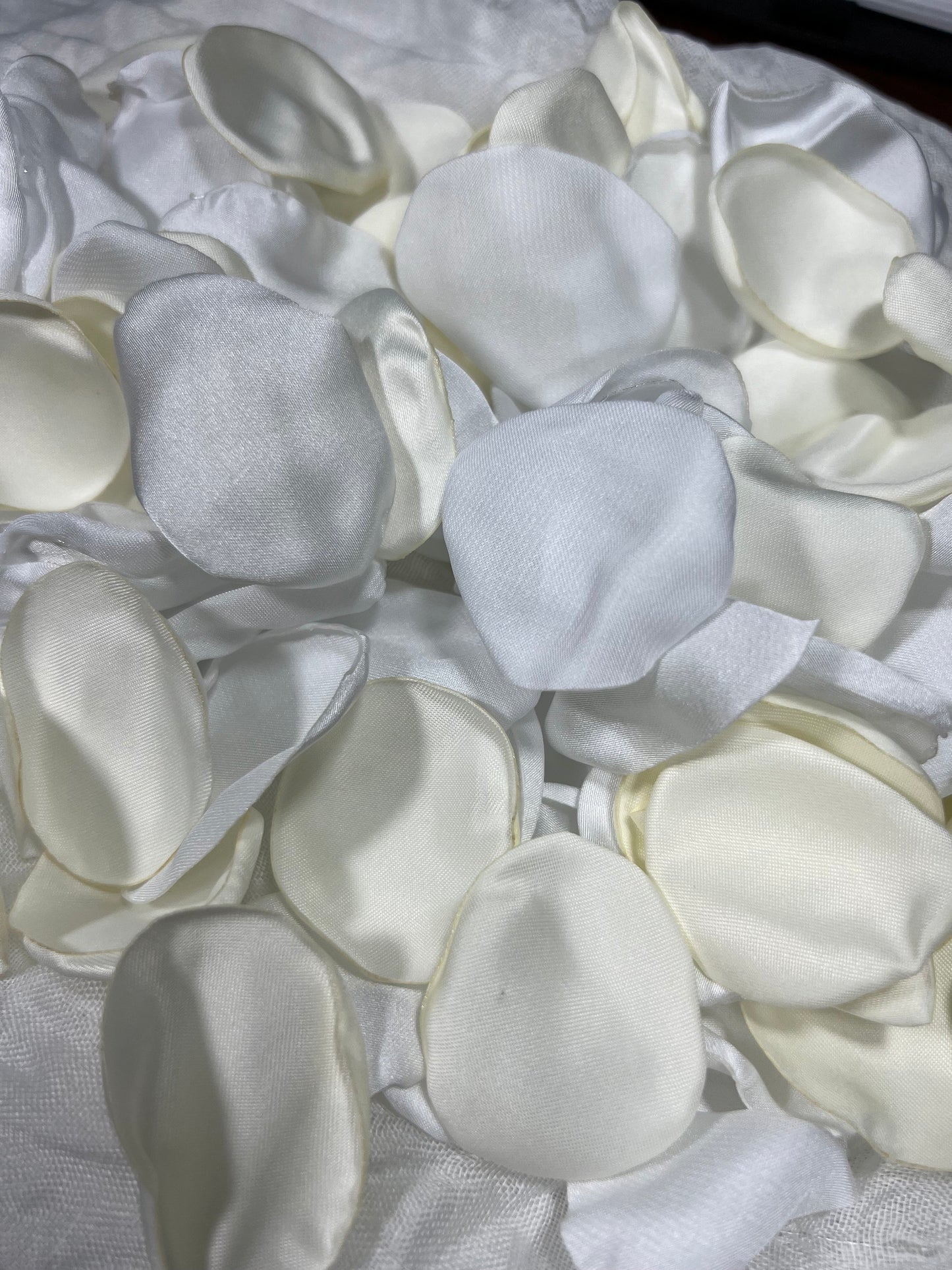 White Petals Wedding Decor Flower Girl Petals Ivory Wedding Aisle Decor Flower Petals Ivory White Ceremony Decor Bridal Shower Confetti