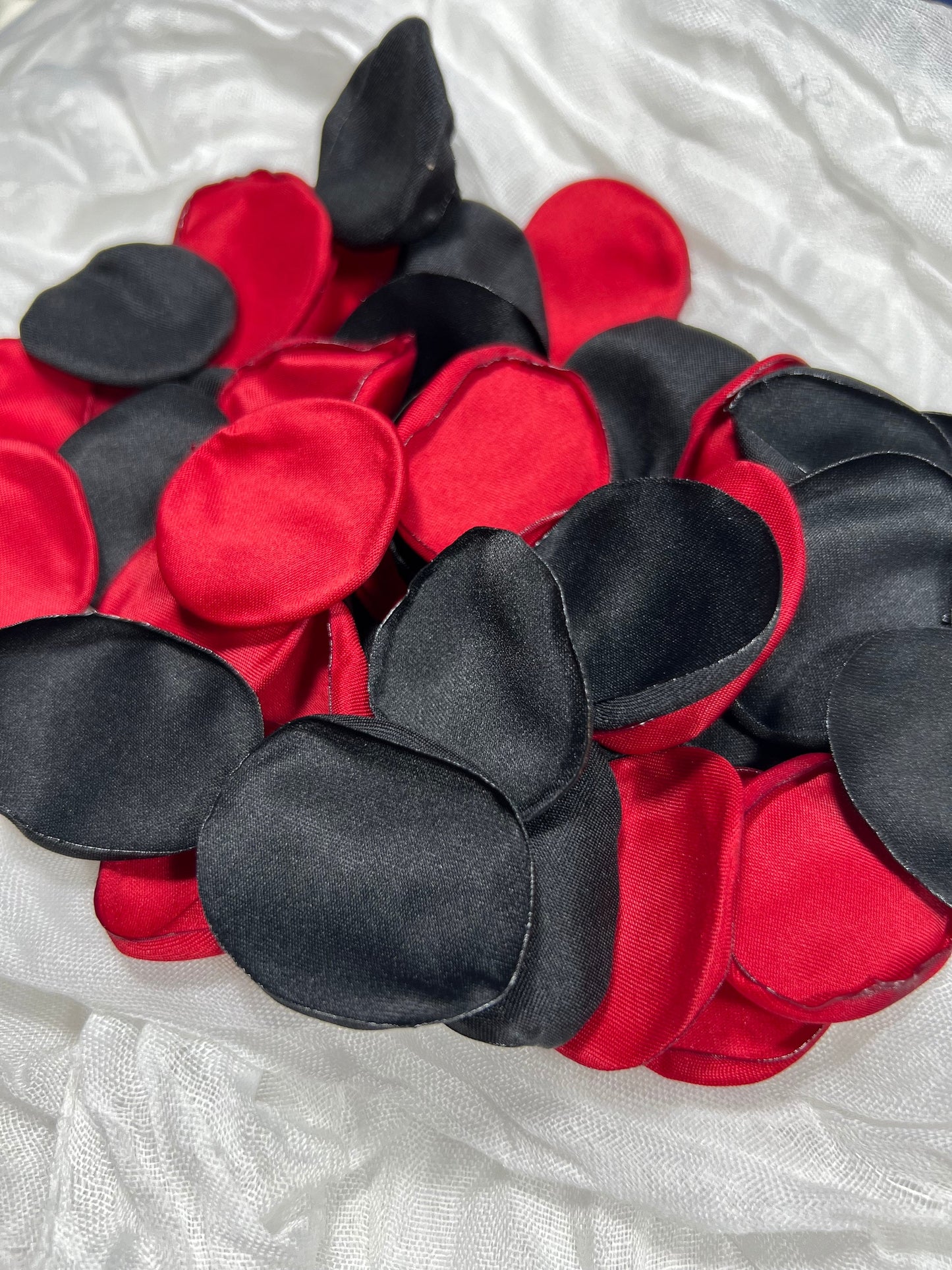 Black Red Petals Wedding Decor Flower Girl Petals Black Wedding Aisle Decor Flower Petals Black Ceremony Decor Red Confetti