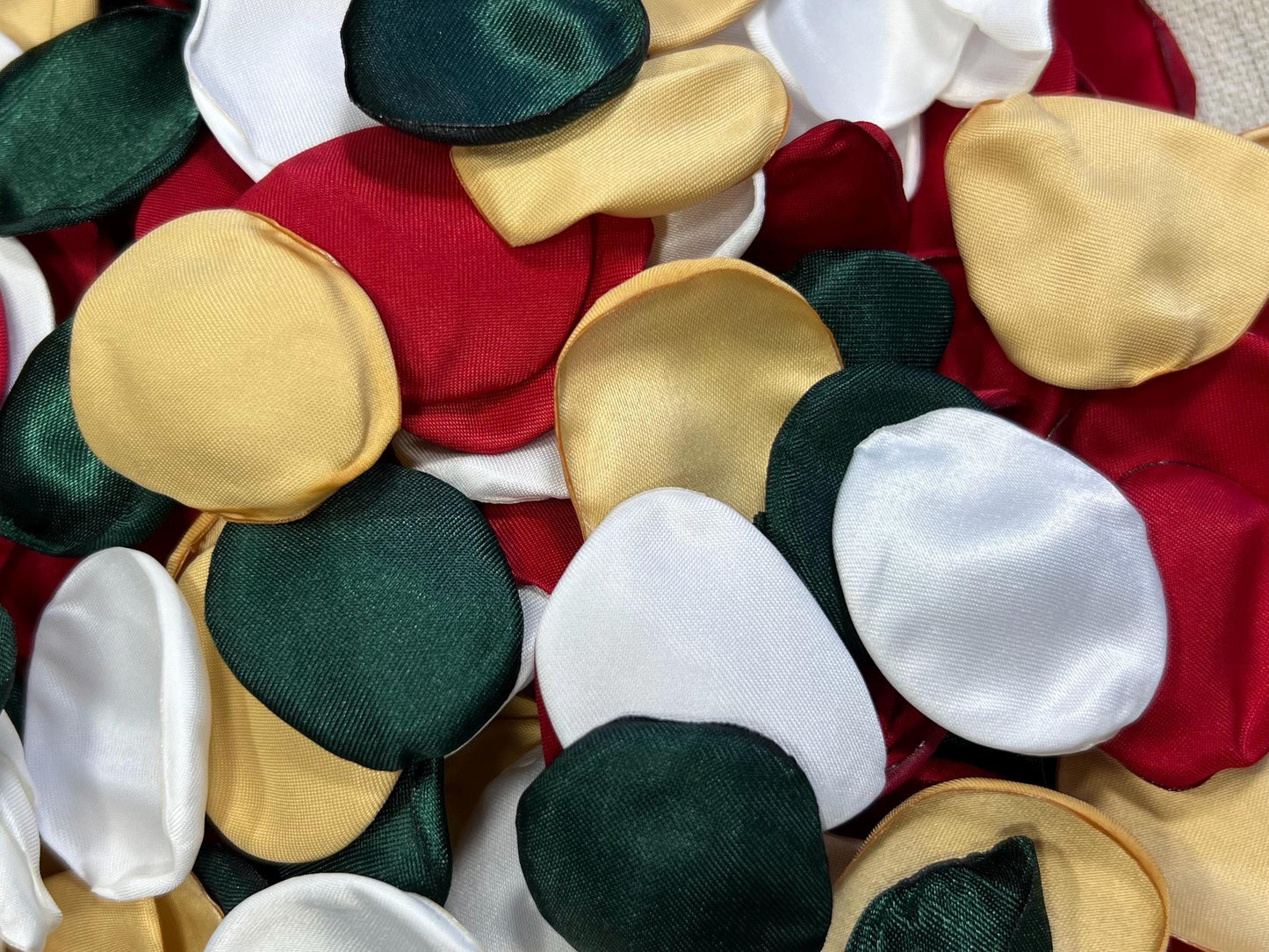 Christmas Petals Green Red Gold Petals White Wedding Decor Flower Girl Petals Emerald Green Red Aisle Decor Petals White Green Gold Confetti