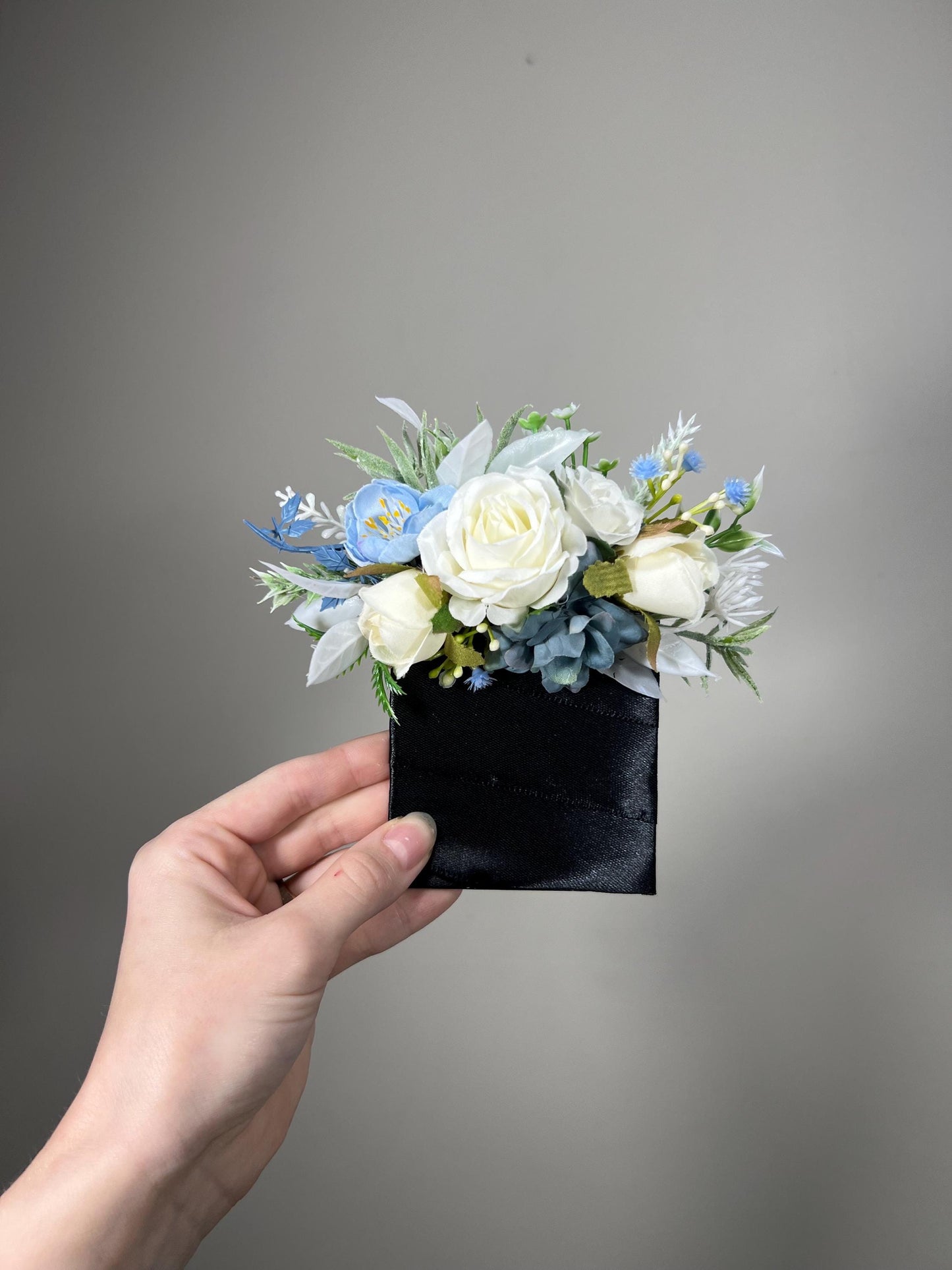 Blue White Corsage Wedding Ivory Dusty Blue Sky Baby Breath Bridesmaids Wrist Corsage Mom Wristlet Artiticial Flower Eucalyptus Prom Corsage