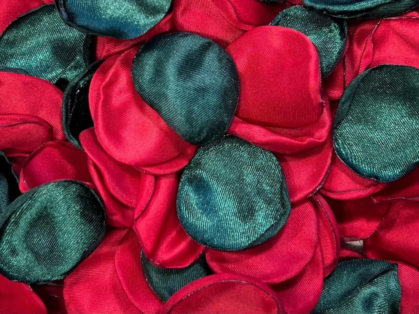 Christmas Petals Green Red Petals Wedding Decor Flower Girl Petals Emerald Green Aisle Decor Flower Petals Red Green Forest Decor Confetti