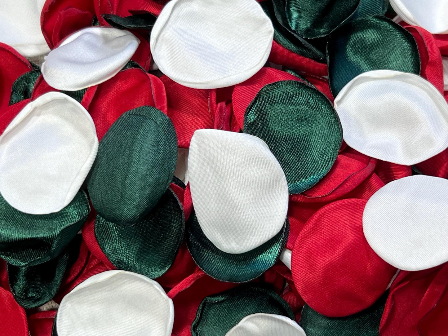 Christmas Petals Green White Red Petals Wedding Decor Flower Girl Petals Emerald Green Aisle Decor Flower Petals Red Green Decor Confetti