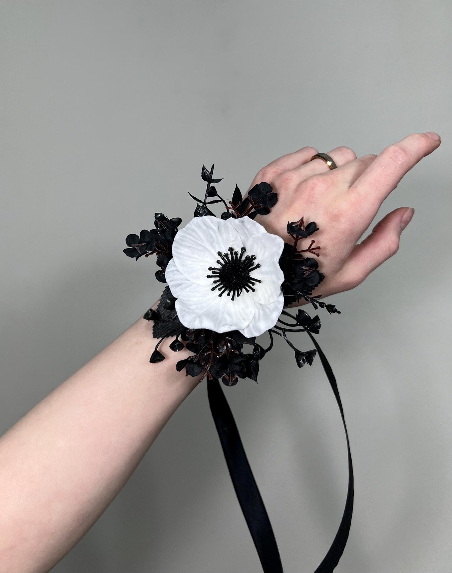 Anemone Corsage Wedding White Black Corsage Anemone Wrist Corsage Mom Anemone Black White Bridesmaids Corsage Prom Anemone Artificial Flower