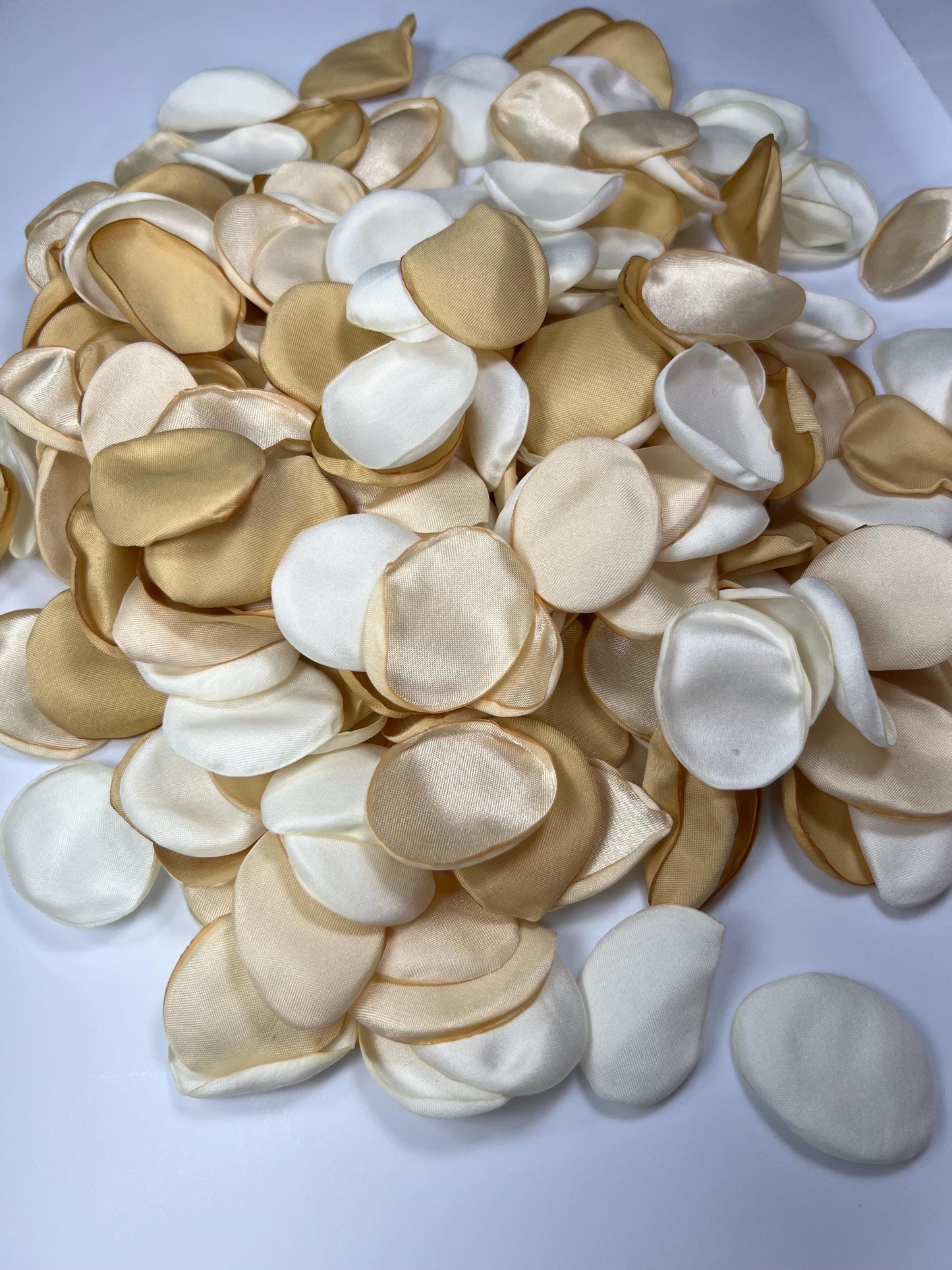 Gold White Petals Wedding Decor Flower Girl Petals Champagne Gold Wedding Aisle Decor Flower Petals Gold Ivory Confetti Bridal Shower Petals