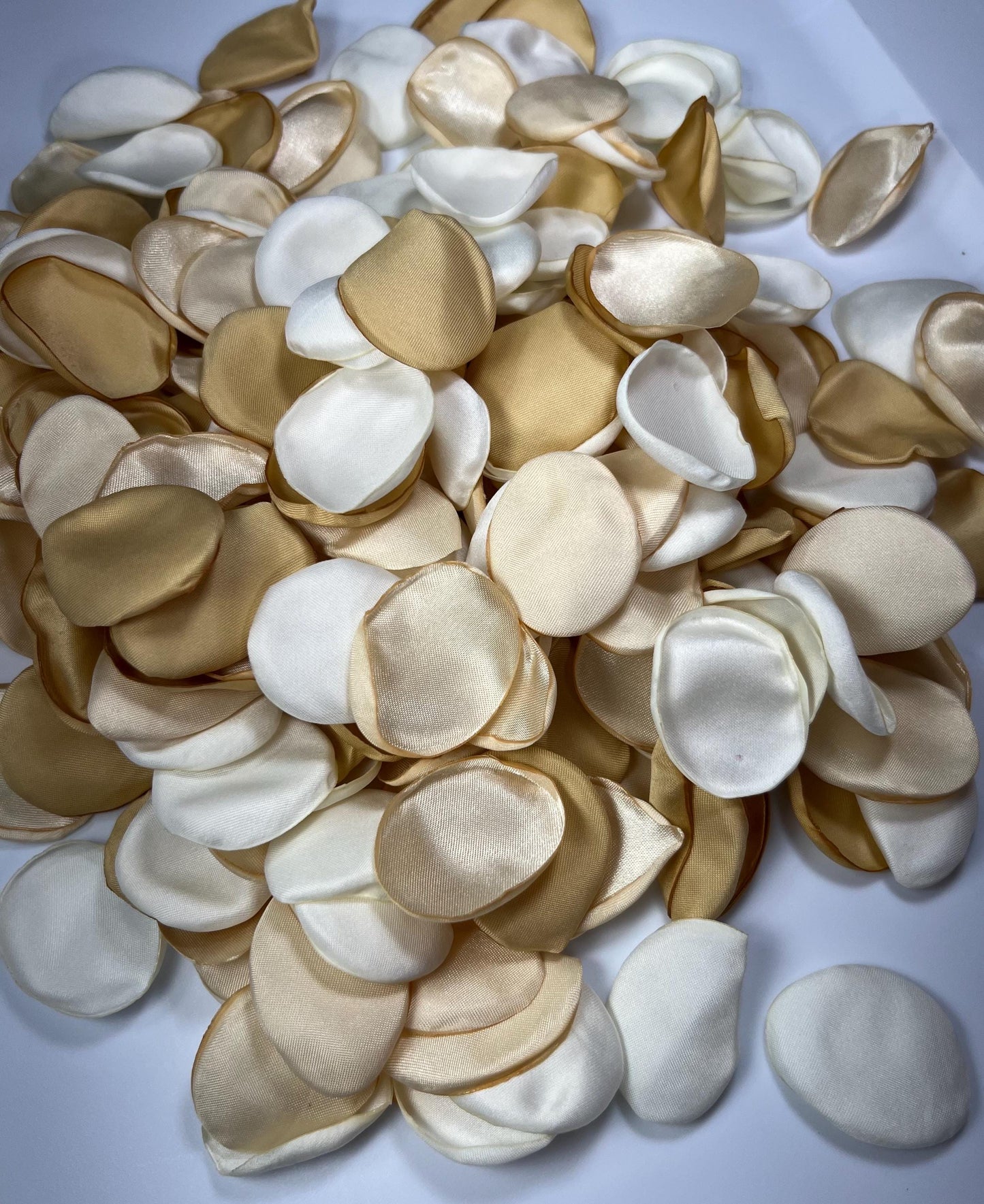 Gold White Petals Wedding Decor Flower Girl Petals Champagne Gold Wedding Aisle Decor Flower Petals Gold Ivory Confetti Bridal Shower Petals