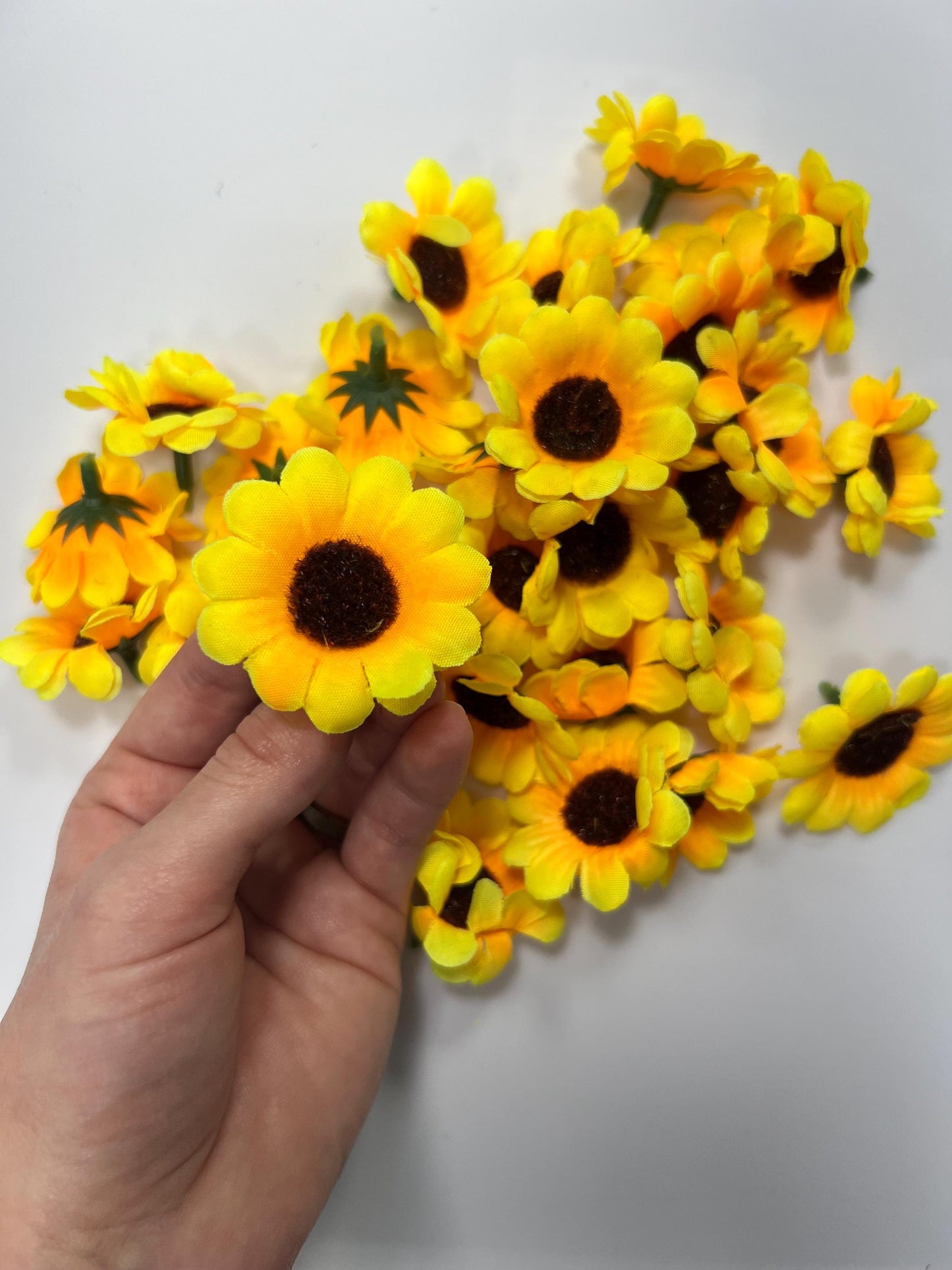 Sunflower Flower Heads Wedding Yellow Sunflowers 1.5” Artificial Flower Sunflower Small Fall Silk Flowers Heads Sunflower Craft Supplies