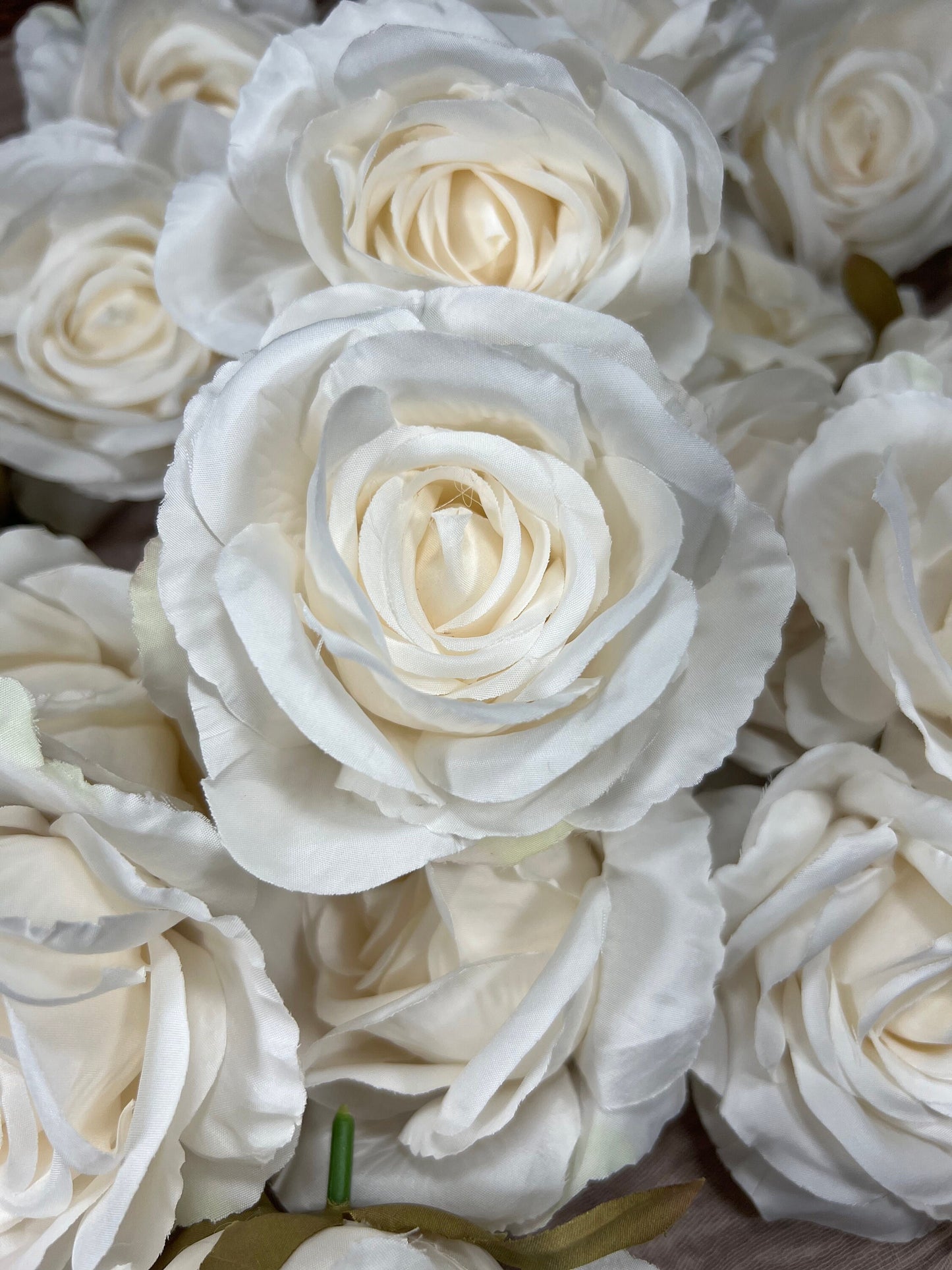 Ivory Artificial Flowers Head Rose White High Quality Wedding Fake Roses Ivory Silk Bridal Clearance Accessories Decorative Home Decor DIY