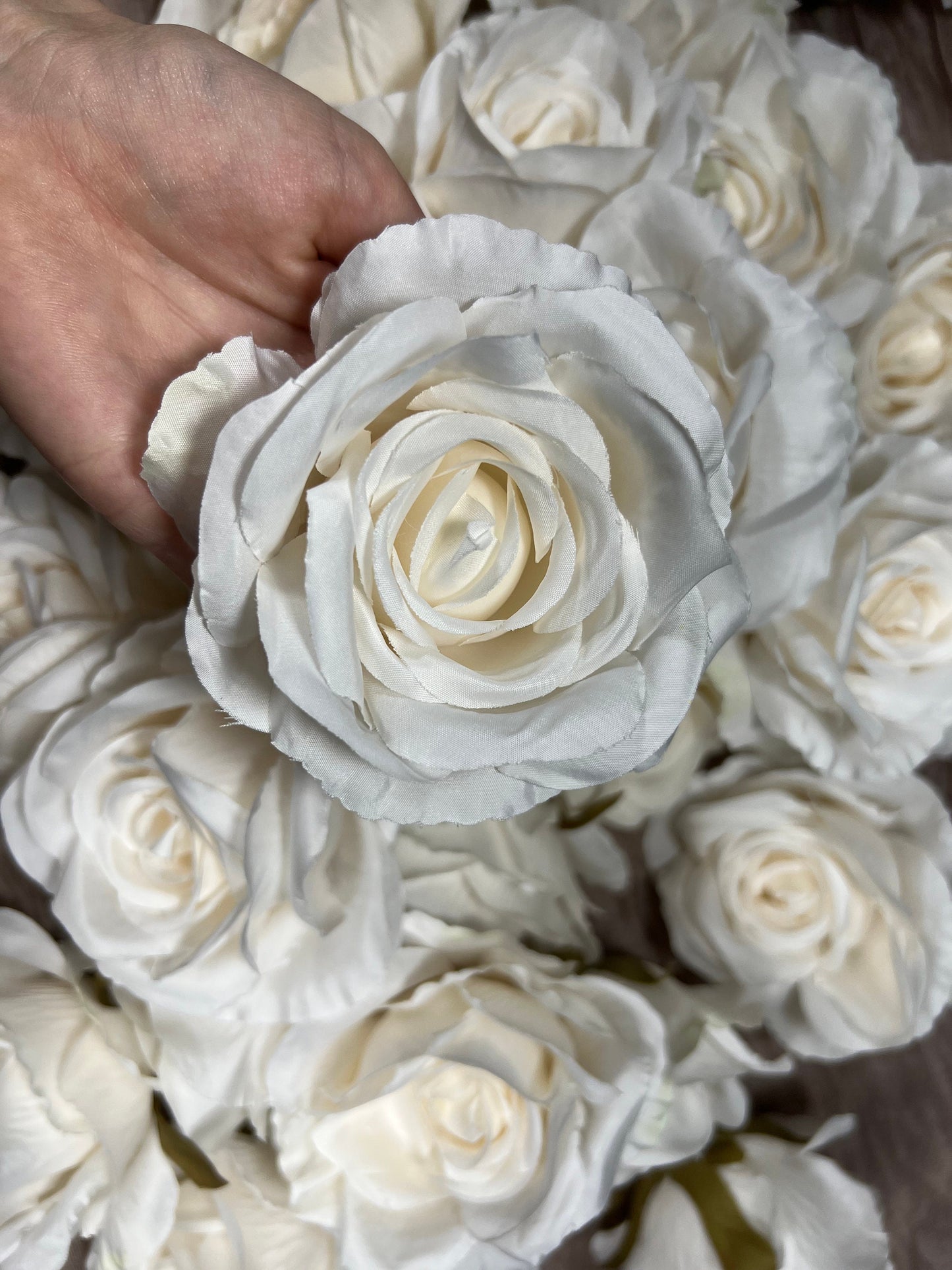 Ivory Artificial Flowers Head Rose White High Quality Wedding Fake Roses Ivory Silk Bridal Clearance Accessories Decorative Home Decor DIY