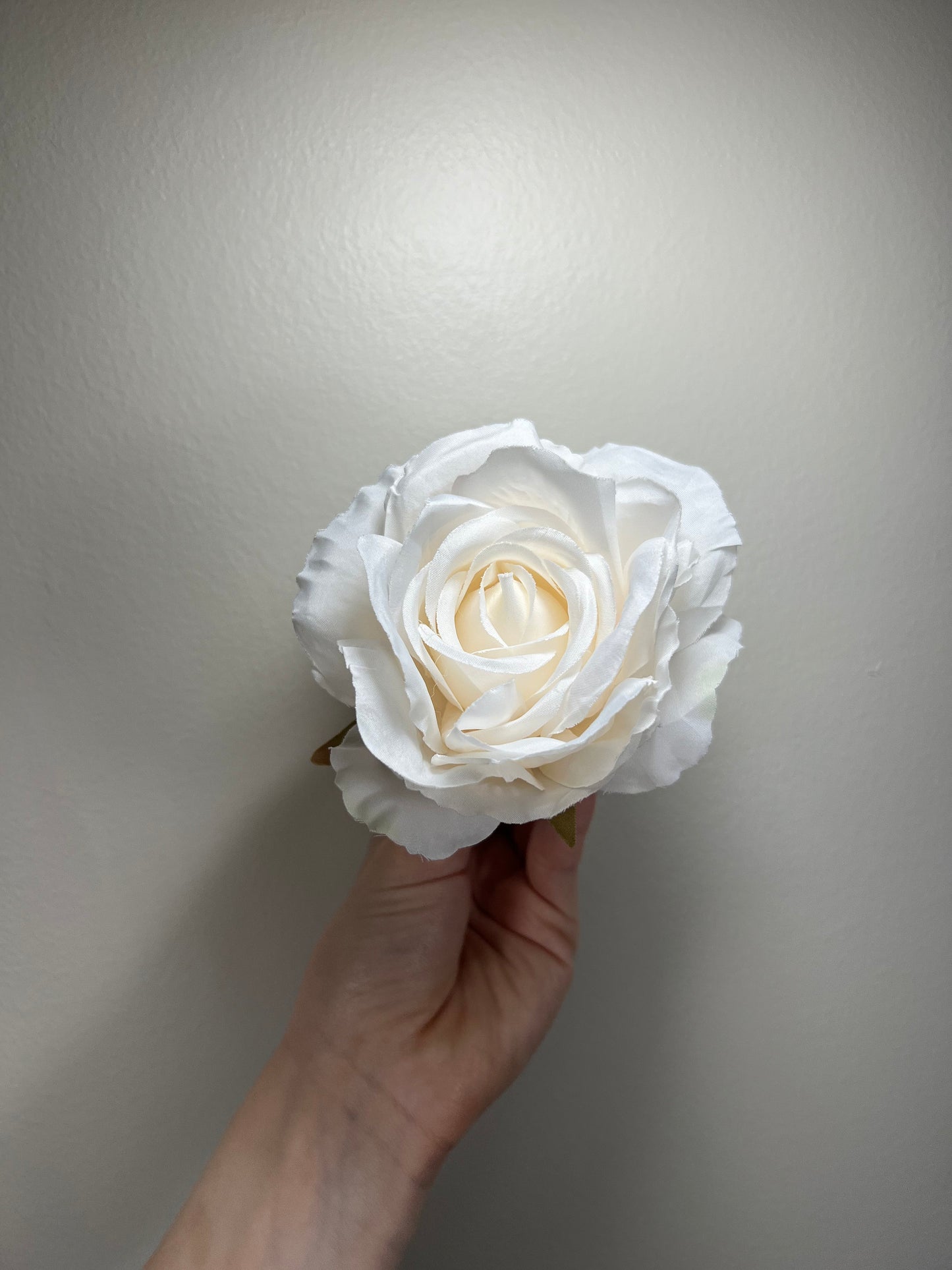 Ivory Artificial Flowers Head Rose White High Quality Wedding Fake Roses Ivory Silk Bridal Clearance Accessories Decorative Home Decor DIY