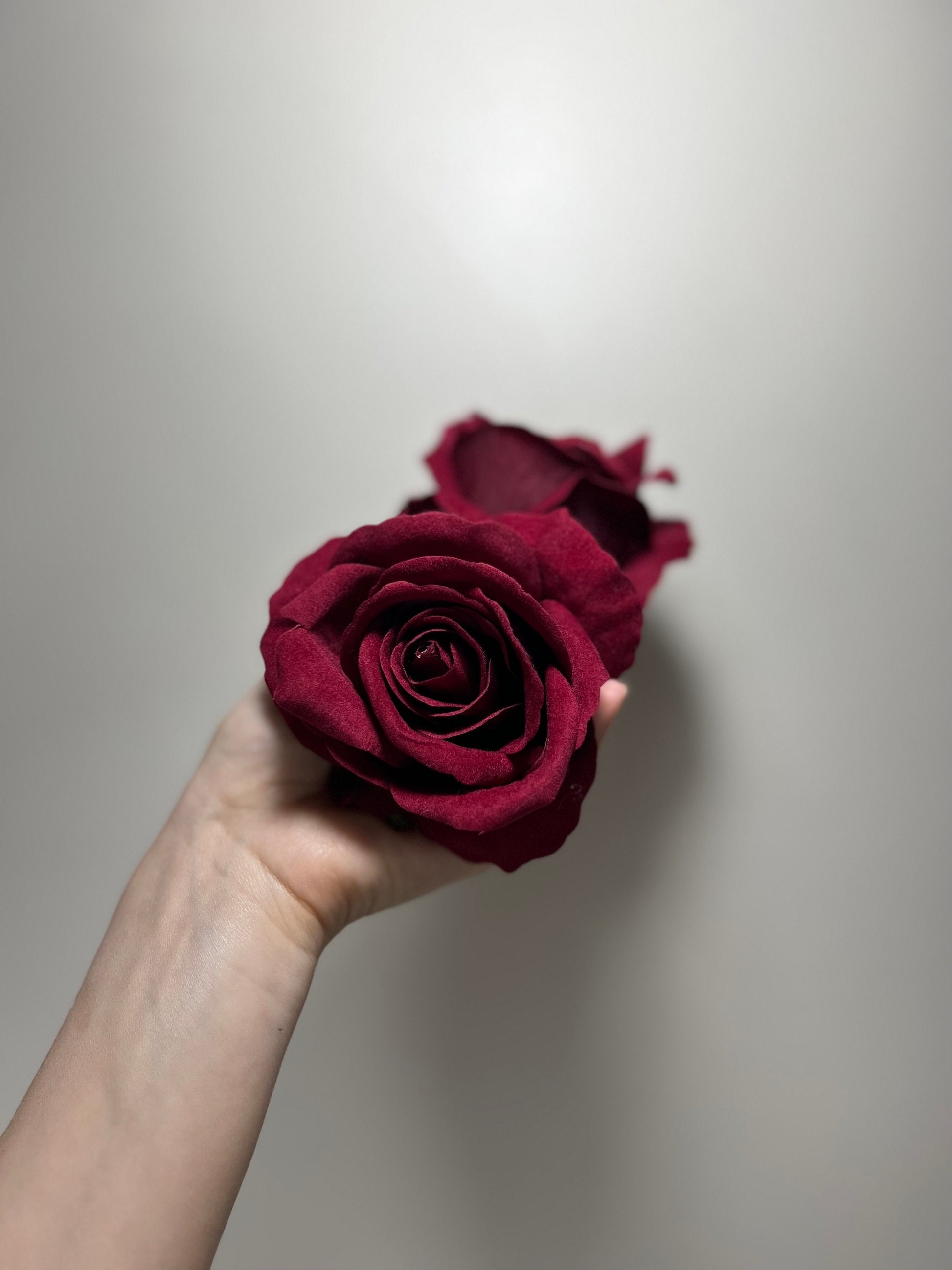 Burgundy Velvet Flowers Head Rose Dark Red Wine High Quality Maroon Red Wedding Artificial Roses Home Décor Silk Decorative DIY Supplies