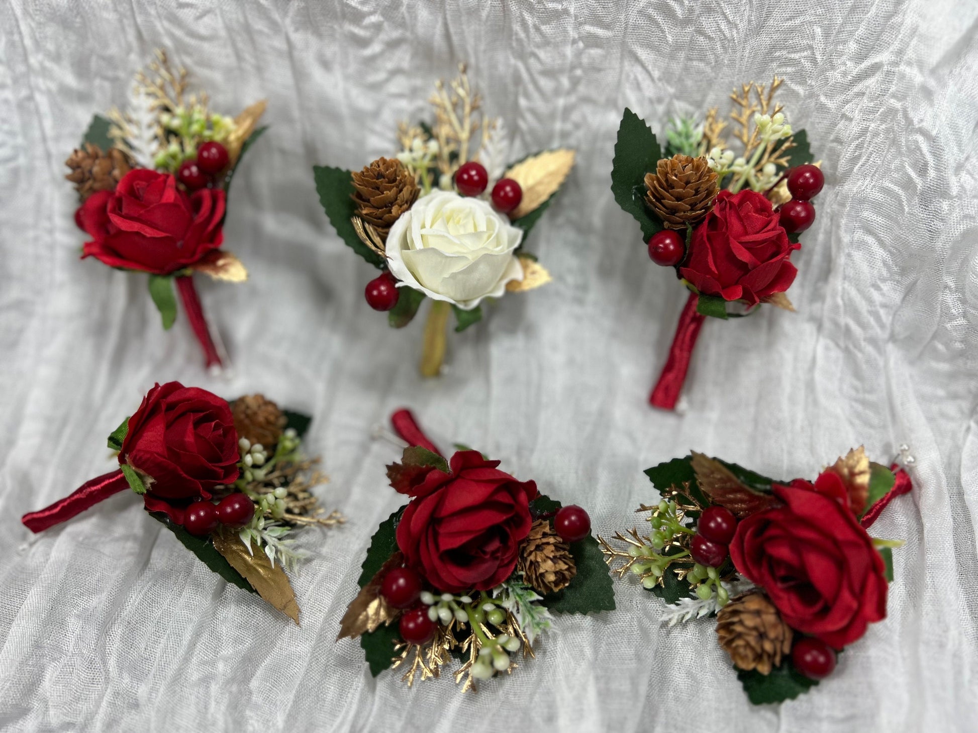 Christmas White Gold Red Boutonniere Wedding Groom Boutonnières Groomsmen Ivory Boutonnière Christmas Pine Cone Artificial Flowers