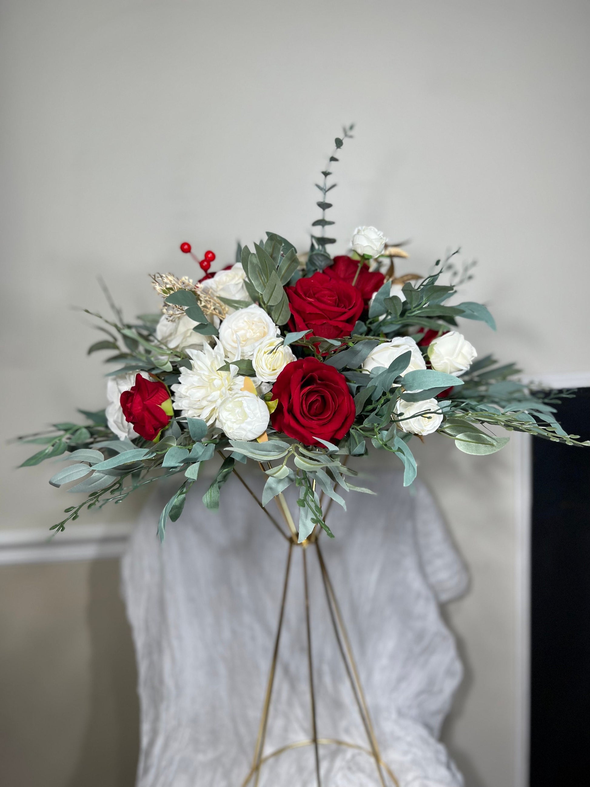 Wedding Centerpiece Christmas Red Table Flower Ball Decoration Burgundy Table Centerpiece Barrel White Whiskey Winter Ivory Greenery