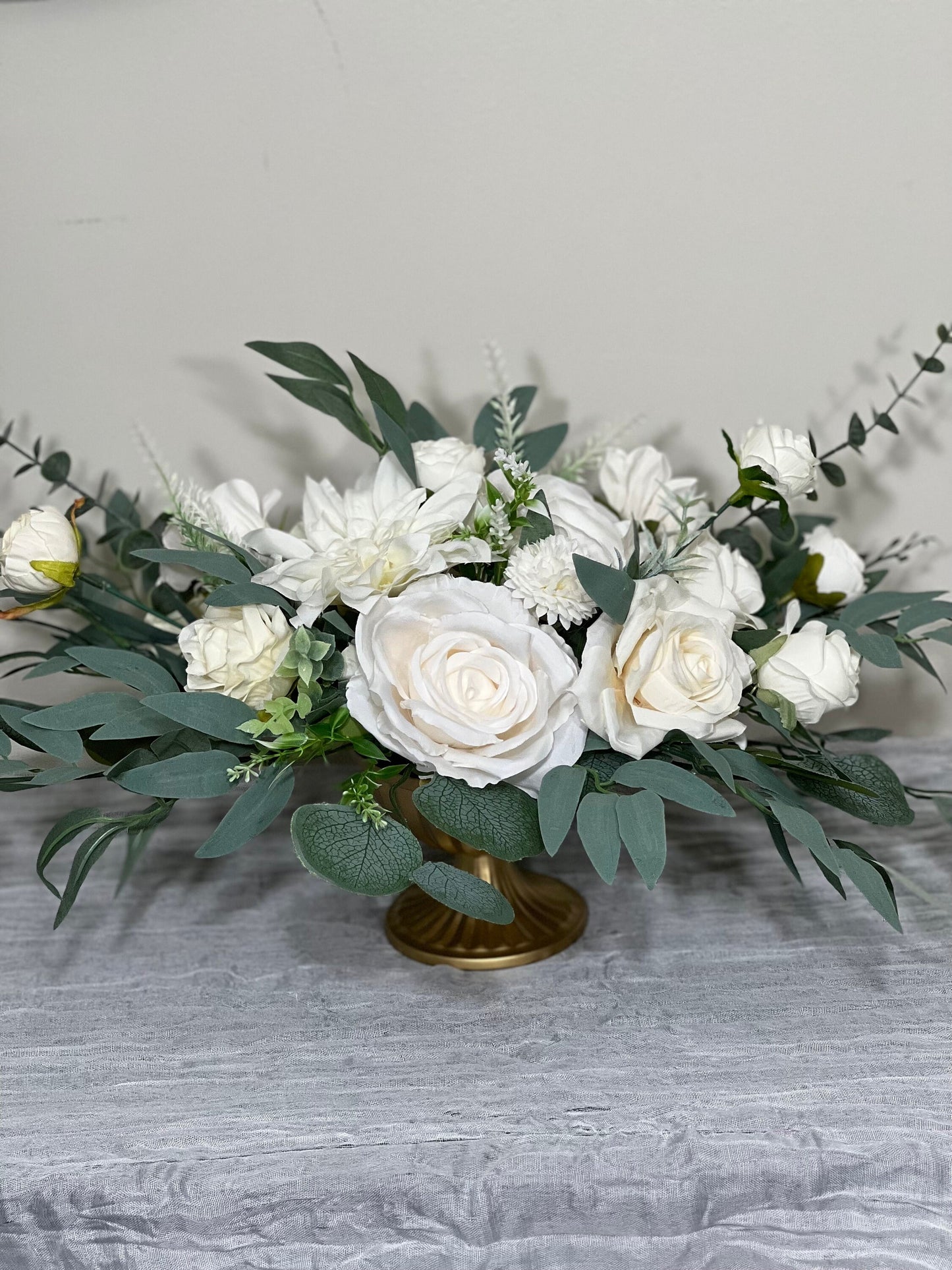 Wedding Centerpiece White Ivory Aisle Arrangement Centerpiece Table Decor White Sweetheart Artificial Flowers Eucalyptus Centerpiece Vase