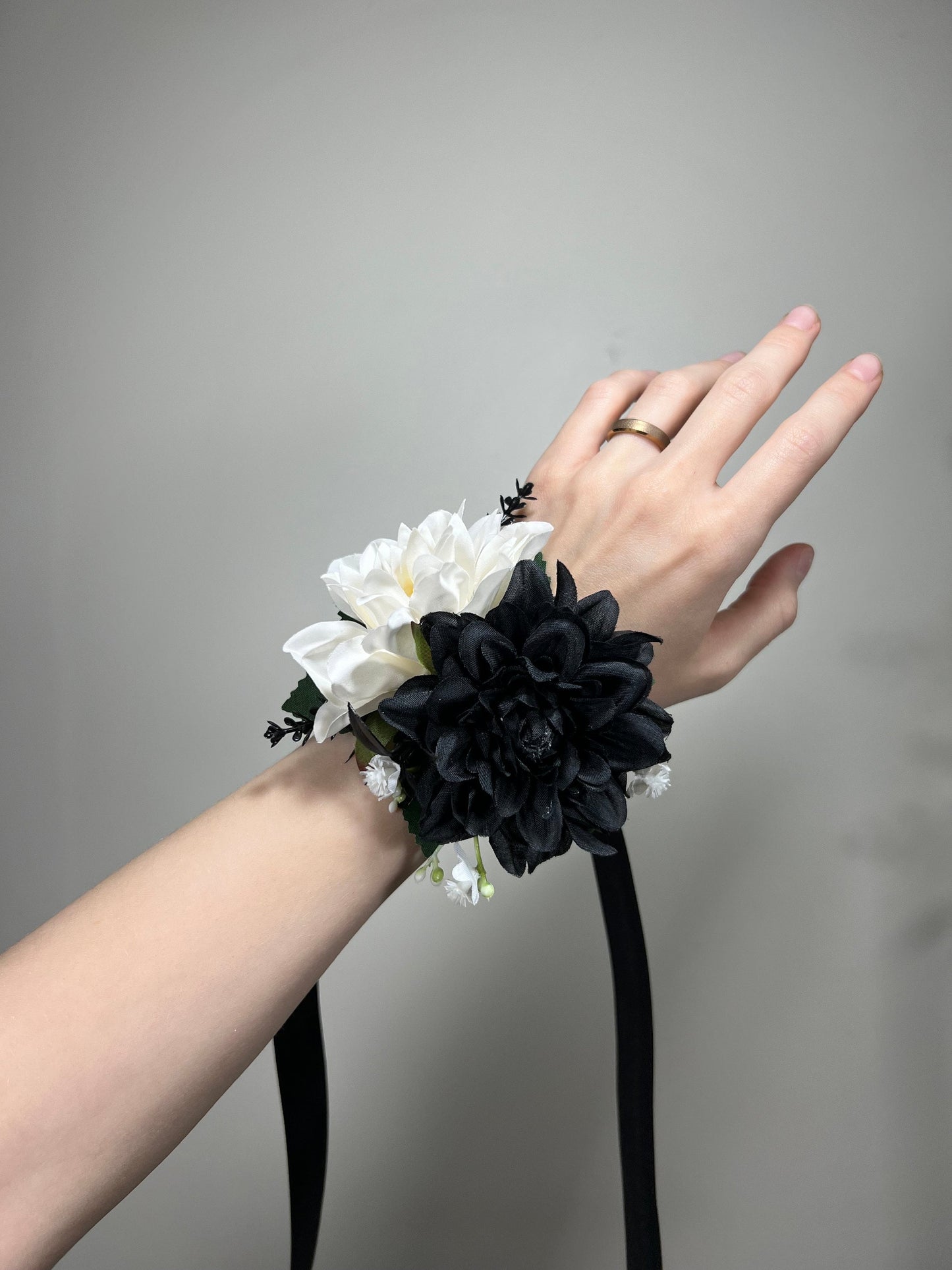 Wedding Black and White Corsage Groom Black Boutonnière Black White Corsage Mom Groomsmen Boutonnière Dahlia Artificial Flowers