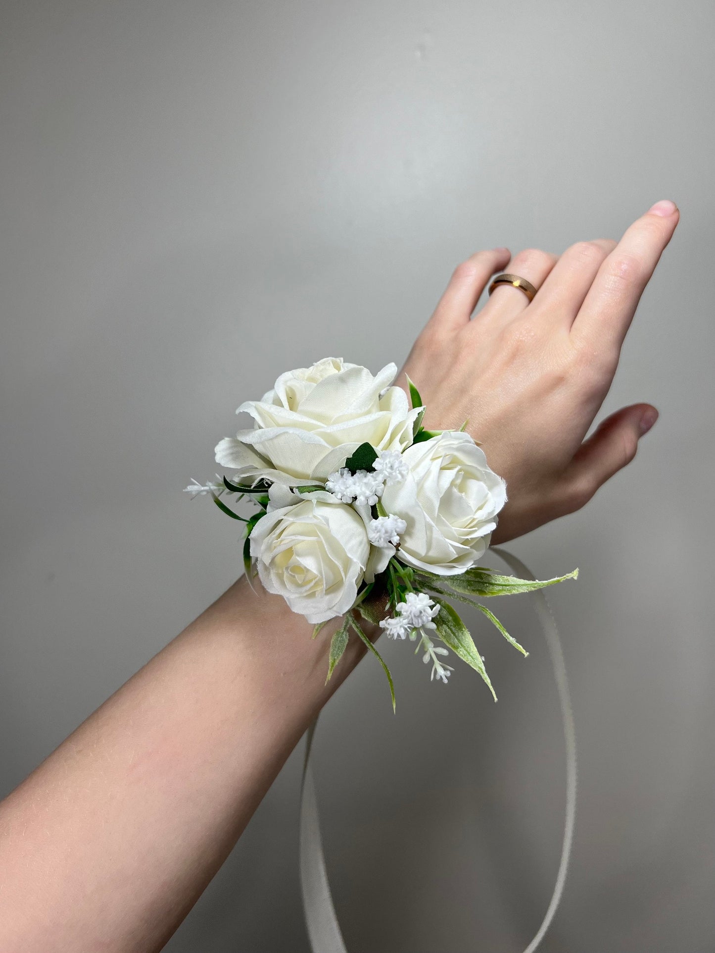 White Wedding Corsage Ivory Classic Wrist Pin-on Bridesmaids Prom Décor Mom Accessories Artificial Flower Baby's Breath DUP