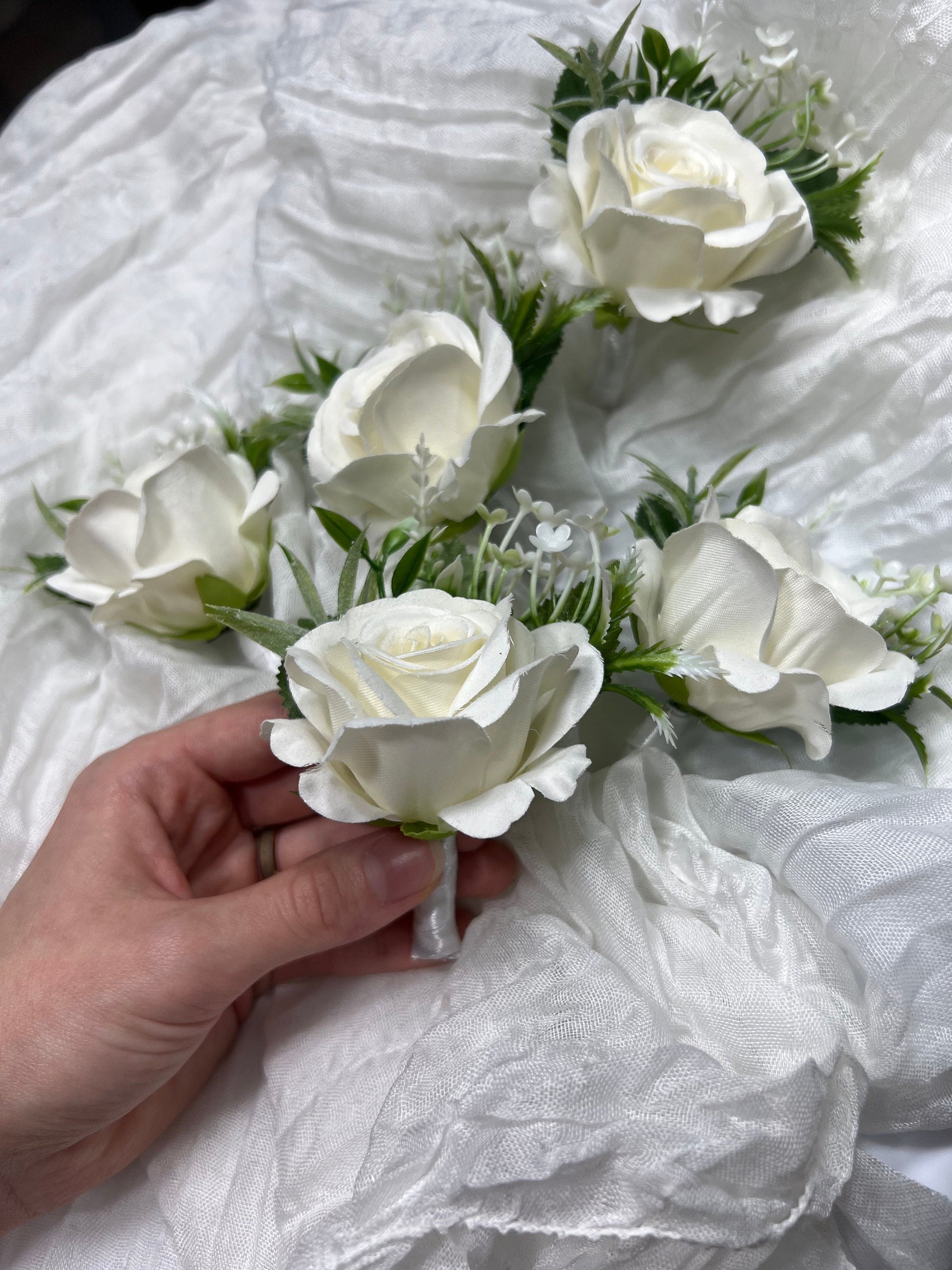 White Boutonniere Wedding Groom Groomsmen Boutonnière Ivory Wedding Artificial Flowers Eucalyptus Cream Rose Prom Boutonniere Off-White