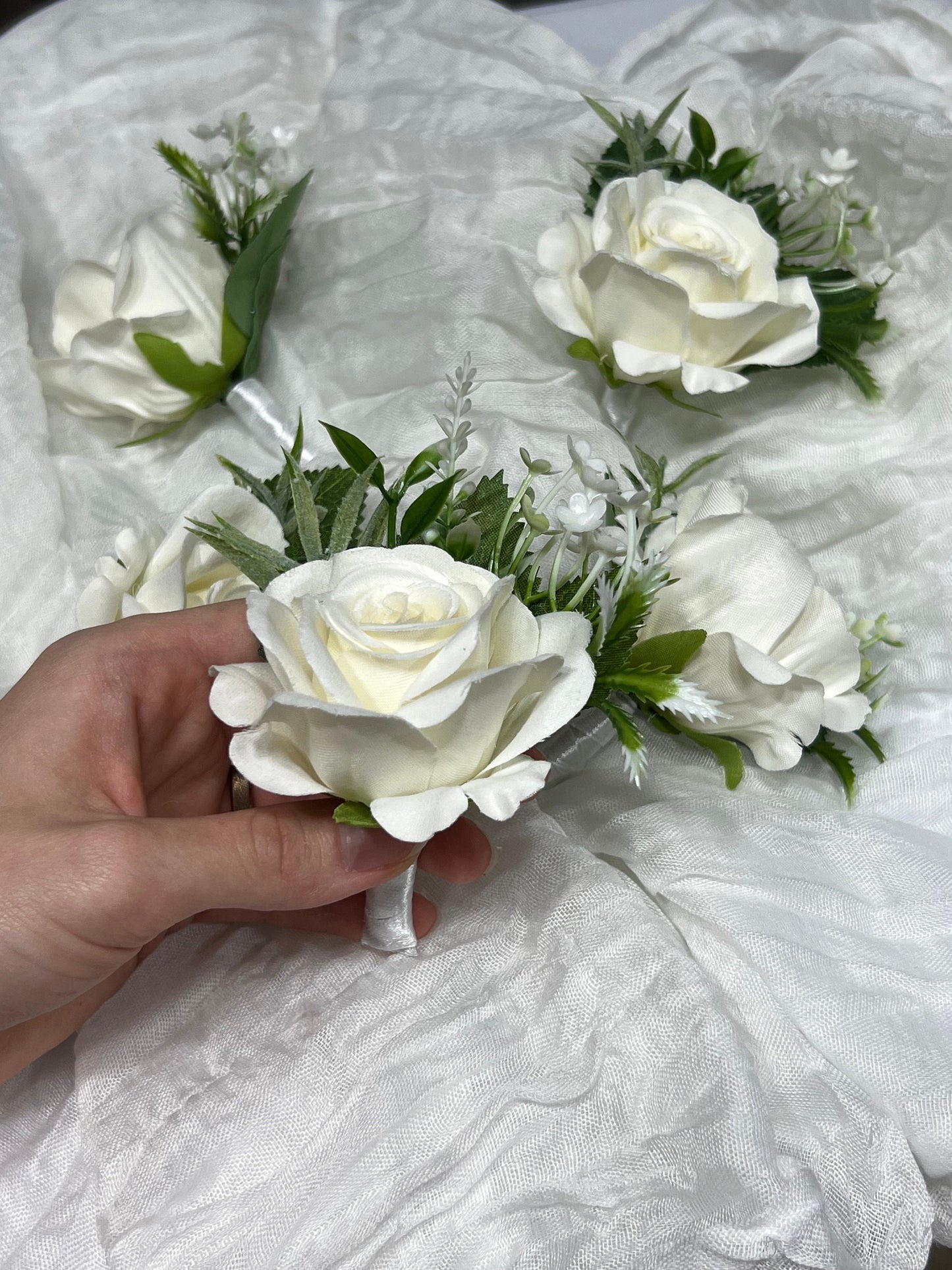 White Boutonniere Wedding Groom Groomsmen Boutonnière Ivory Wedding Artificial Flowers Eucalyptus Cream Rose Prom Boutonniere Off-White