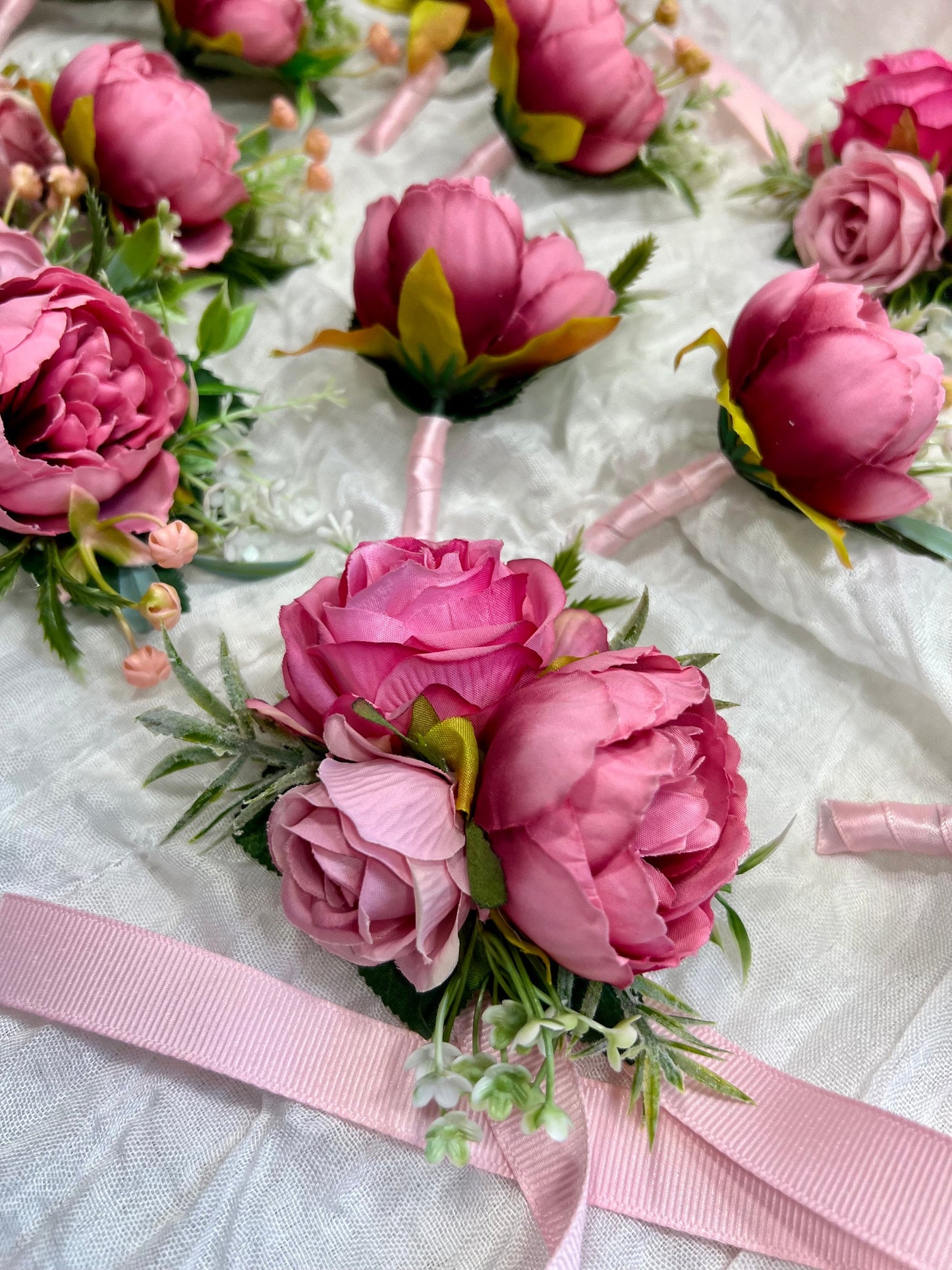 Pink Boutonnière Wedding Wrist Corsage Fuchsia Bridesmaids Corsage Viva Magenta Boutonniere Pink Corsage Dusty Rose Artificial Flowers