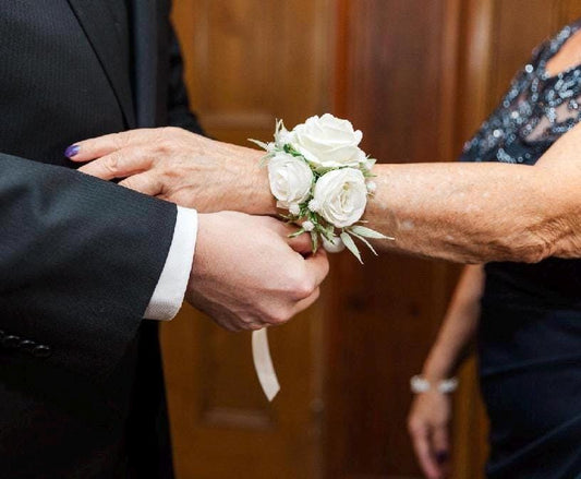 White Corsage Wedding Corsage Wrist Corsage Bridesmaids Decor Wedding White Mom Corsage Accessories Eucalyptus Greenery Artificial Flower