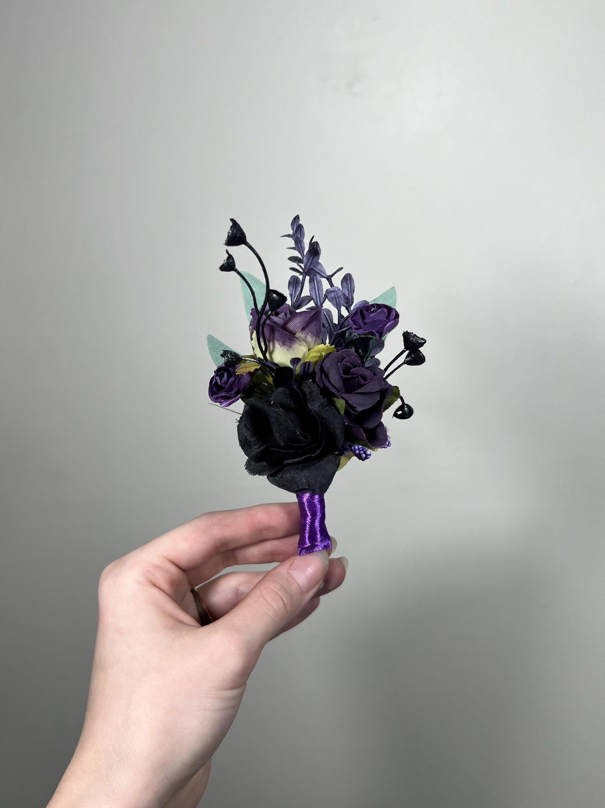 Plum Boutonnière Wedding Dark Purple Black Boutonniere Groom Black Plum Boutonnière Groomsmen Dark Purple Black Boutonniere Sage Green