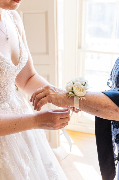 White Corsage Wedding Corsage Wrist Corsage Bridesmaids Decor Wedding White Mom Corsage Accessories Eucalyptus Greenery Artificial Flower