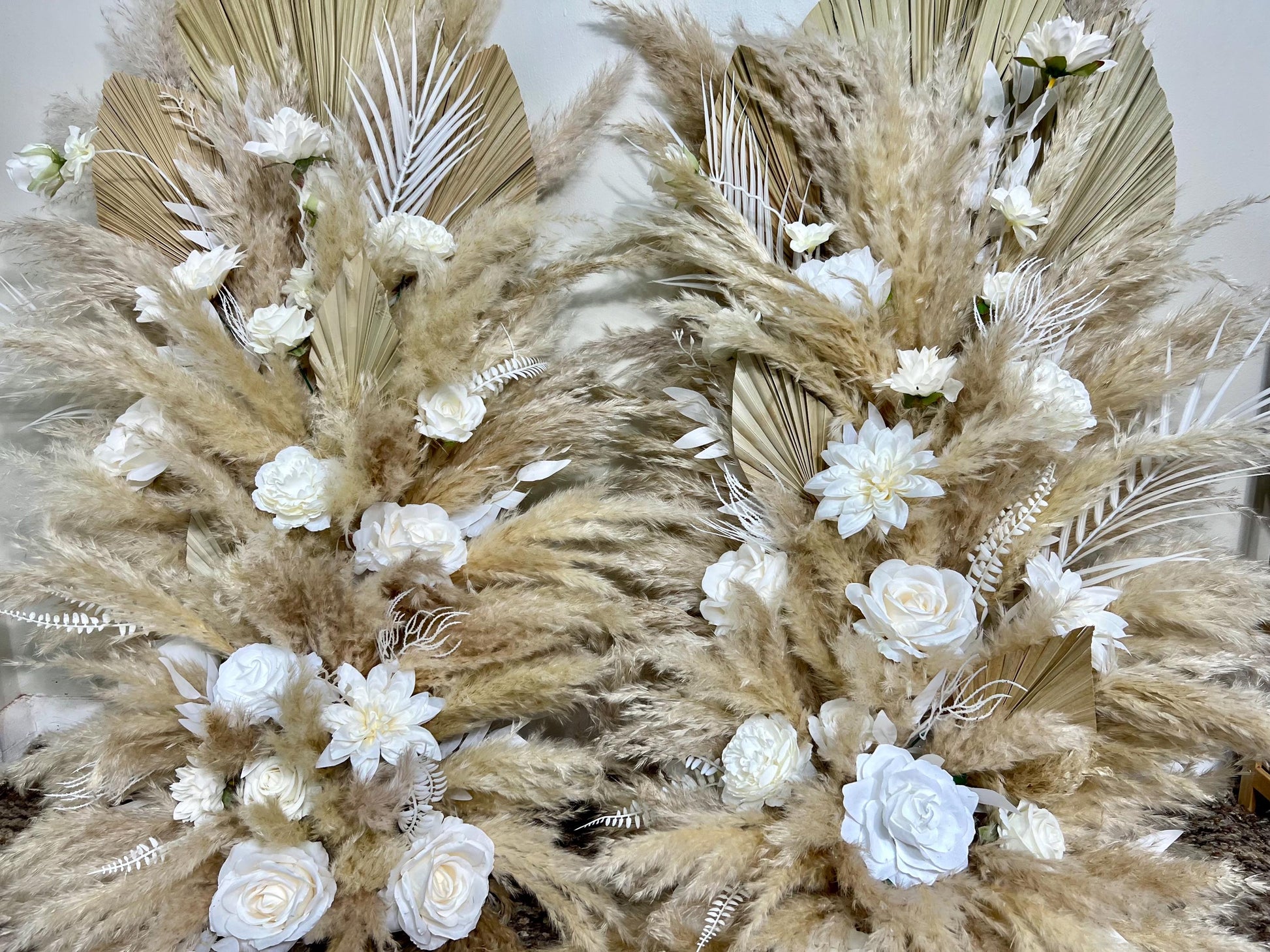 Set of 2 Wedding Aisle Marker Flower Floor Arrangement Whiskey Barrel Décor White Boho Ground Pampas Grass Dried Palm Leaves Natural