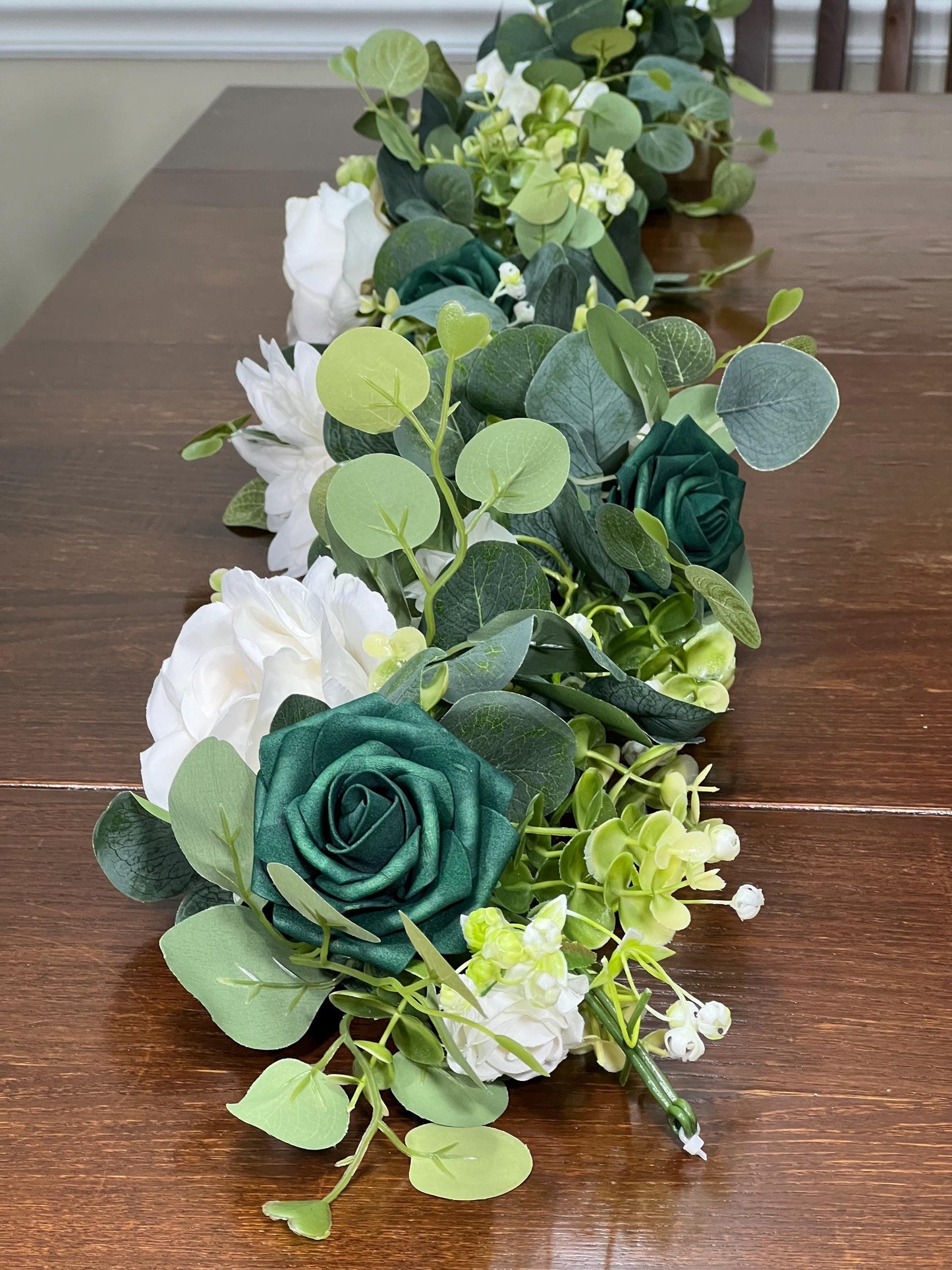 White Green Garland Wedding Table Runner Emerald Green Aisle Arrangement Silver Dollar Eucalyptus Green Decoration Table Runner Greenery