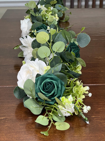 White Green Garland Wedding Table Runner Emerald Green Aisle Arrangement Silver Dollar Eucalyptus Green Decoration Table Runner Greenery