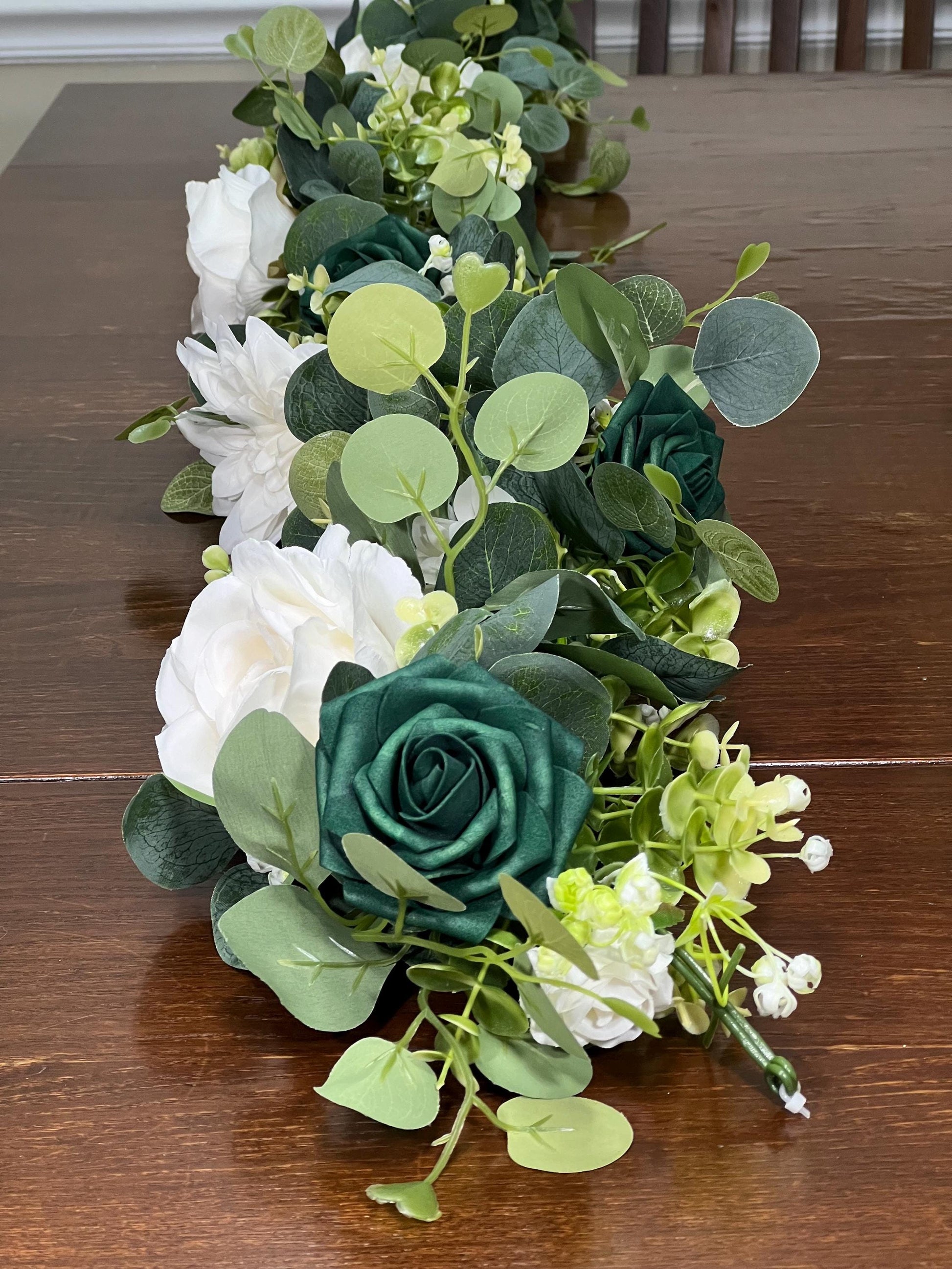 White Green Garland Wedding Table Runner Emerald Green Aisle Arrangement Silver Dollar Eucalyptus Green Decoration Table Runner Greenery