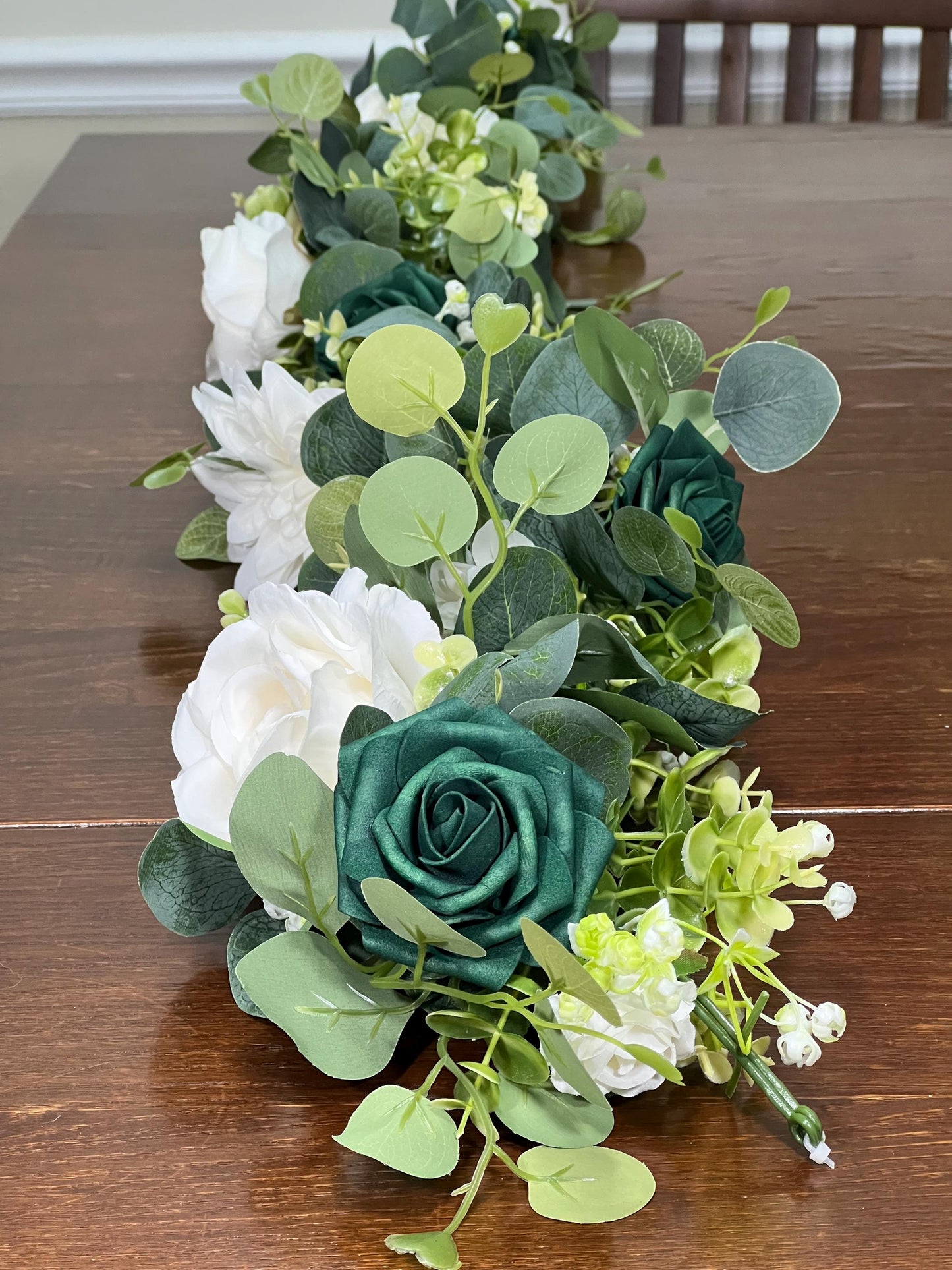 White Green Garland Wedding Table Runner Emerald Green Aisle Arrangement Silver Dollar Eucalyptus Green Decoration Table Runner Greenery