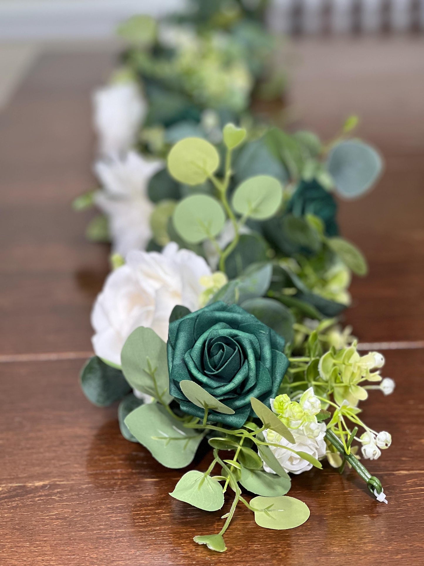White Green Garland Wedding Table Runner Emerald Green Aisle Arrangement Silver Dollar Eucalyptus Green Decoration Table Runner Greenery