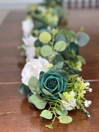White Green Garland Wedding Table Runner Emerald Green Aisle Arrangement Silver Dollar Eucalyptus Green Decoration Table Runner Greenery