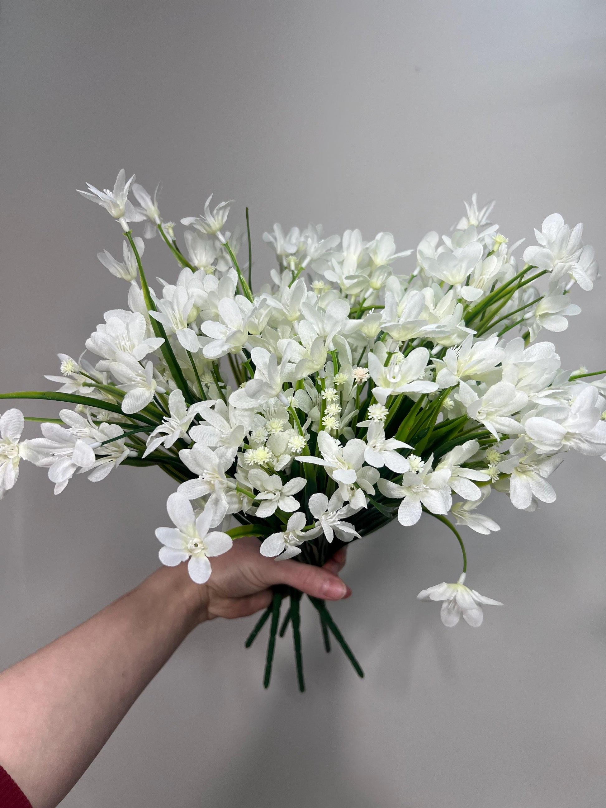 White Flowers 1 Bunch Artificial Wedding White Flower with Stems Ivory Flowers Silk Artificial Cream Blossoms Flowers Wild White Delphinium