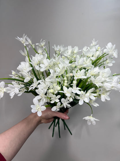 White Flowers 1 Bunch Artificial Wedding White Flower with Stems Ivory Flowers Silk Artificial Cream Blossoms Flowers Wild White Delphinium