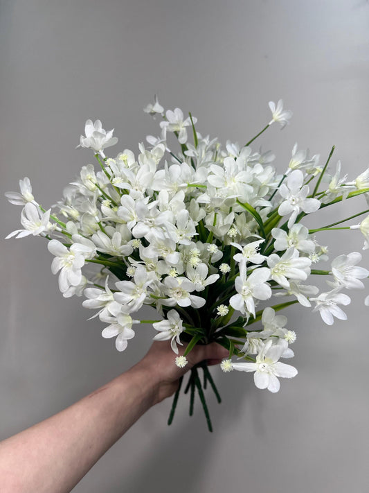 White Flowers 1 Bunch Artificial Wedding White Flower with Stems Ivory Flowers Silk Artificial Cream Blossoms Flowers Wild White Delphinium