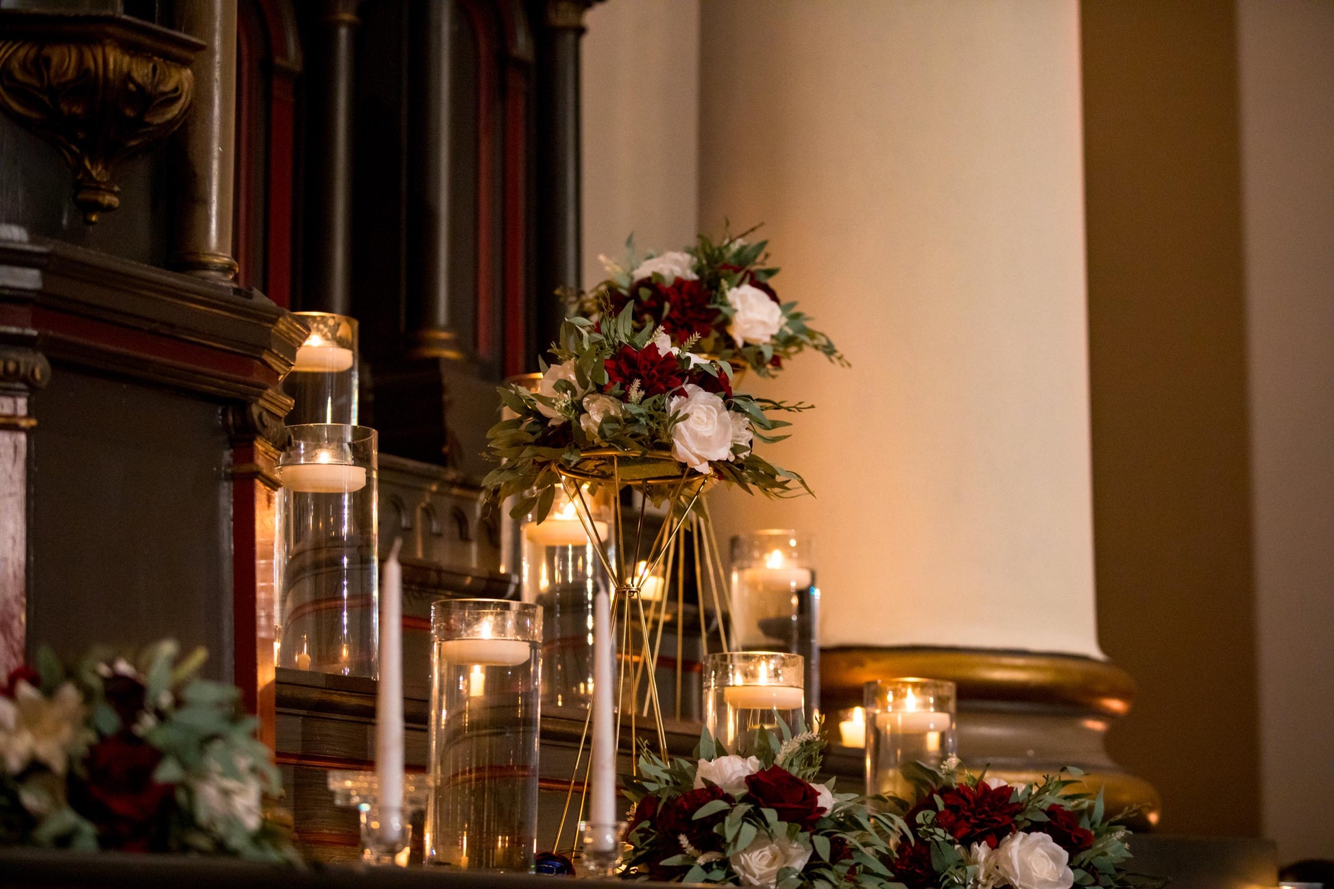 White Burgundy Centerpiece Wedding Ivory Wine Red Table Flower Ball Decoration Eucalyptus Table Centerpiece Barrel Whiskey Winter Maroon