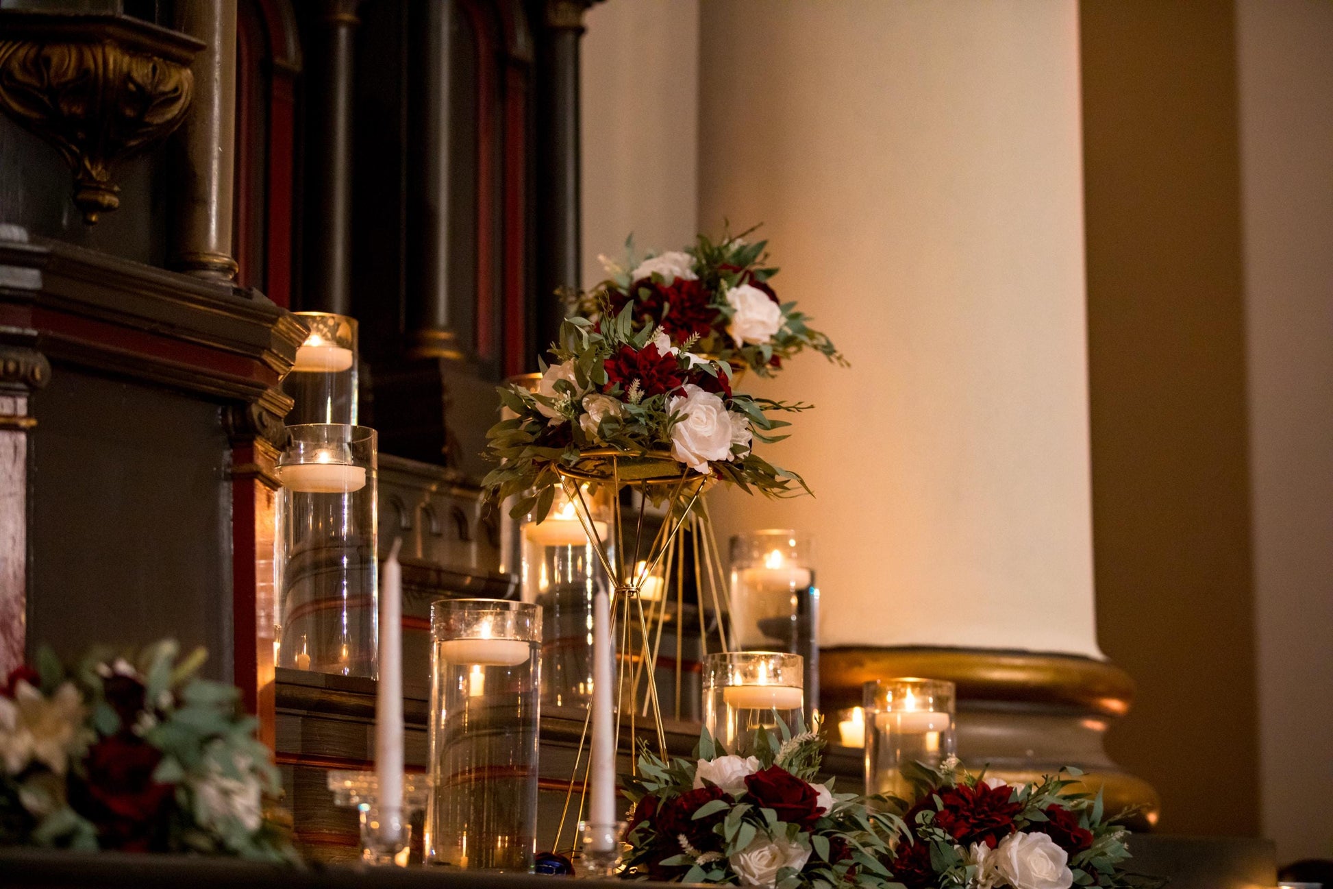 White Burgundy Centerpiece Wedding Ivory Wine Red Table Flower Ball Decoration Eucalyptus Table Centerpiece Barrel Whiskey Winter Maroon