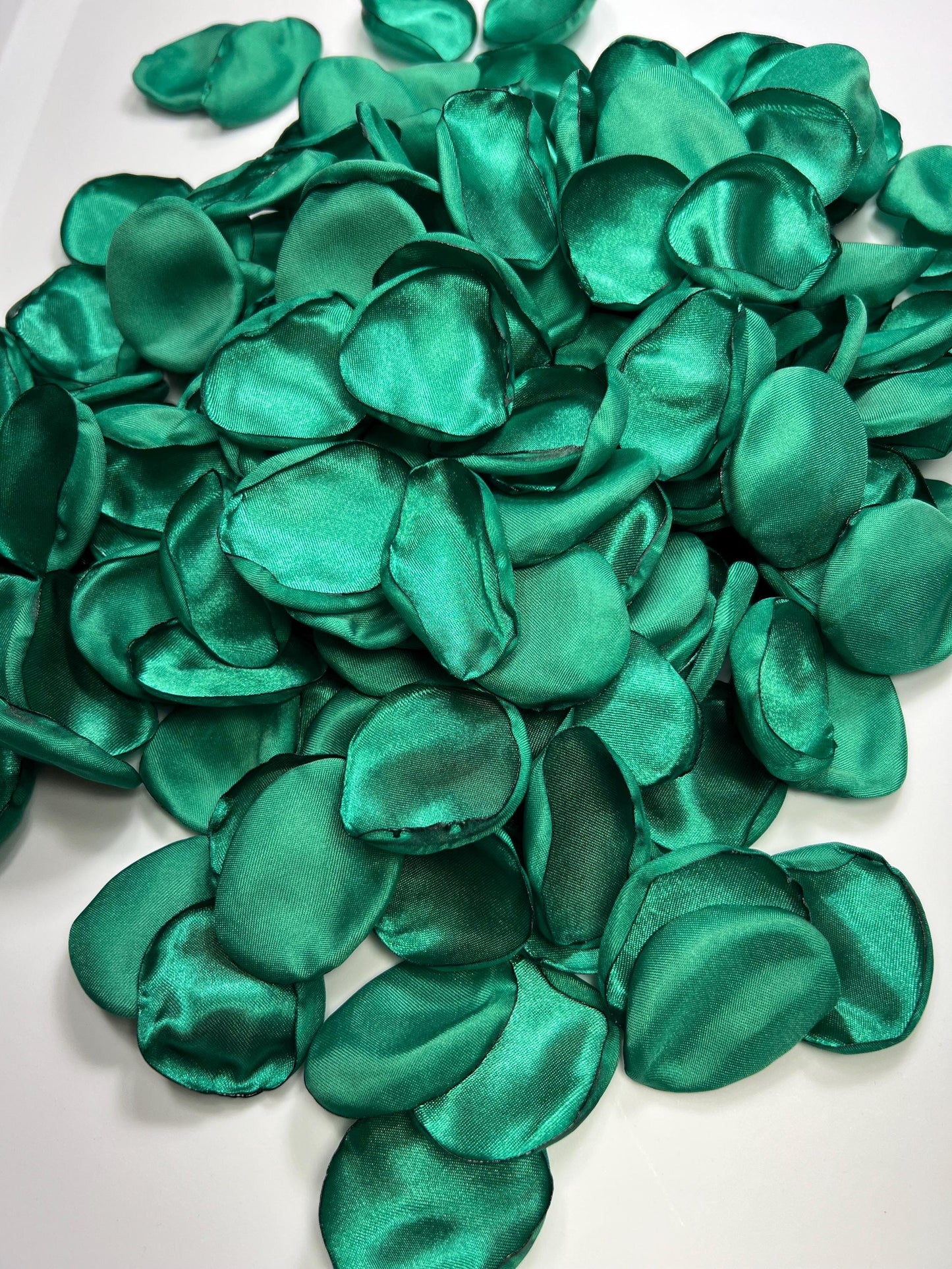 Emerald Green Petals Wedding Decor Flower Girl Petals Jade Green Wedding Aisle Petals Flower Teal Green Ceremony Decor Confetti Peacock
