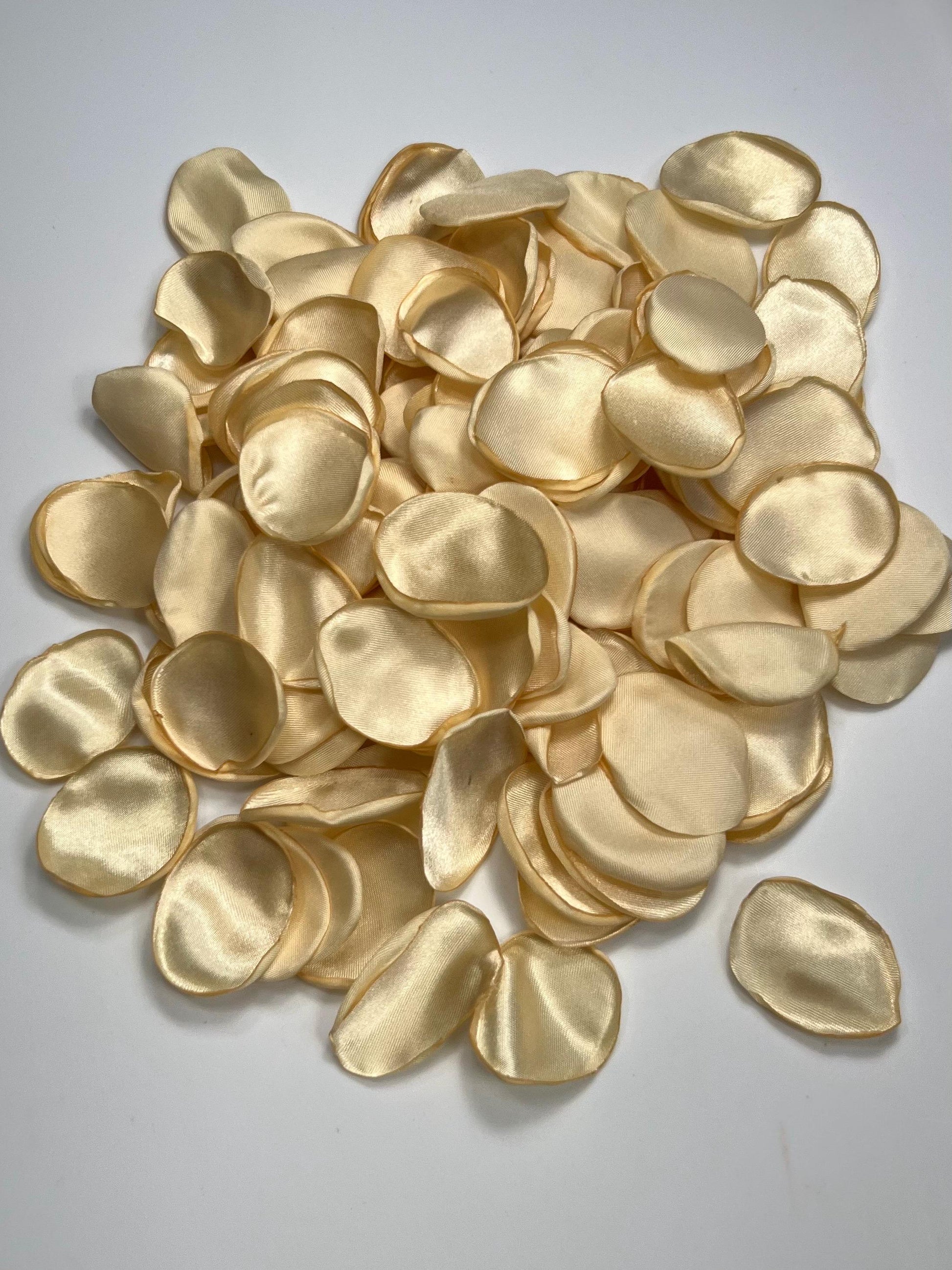 Champagne Gold Petals Wedding Decor Flower Girl Petals Ivory Wedding Aisle Decor Flower Petals Soft Gold Ceremony Confetti Bridal Shower