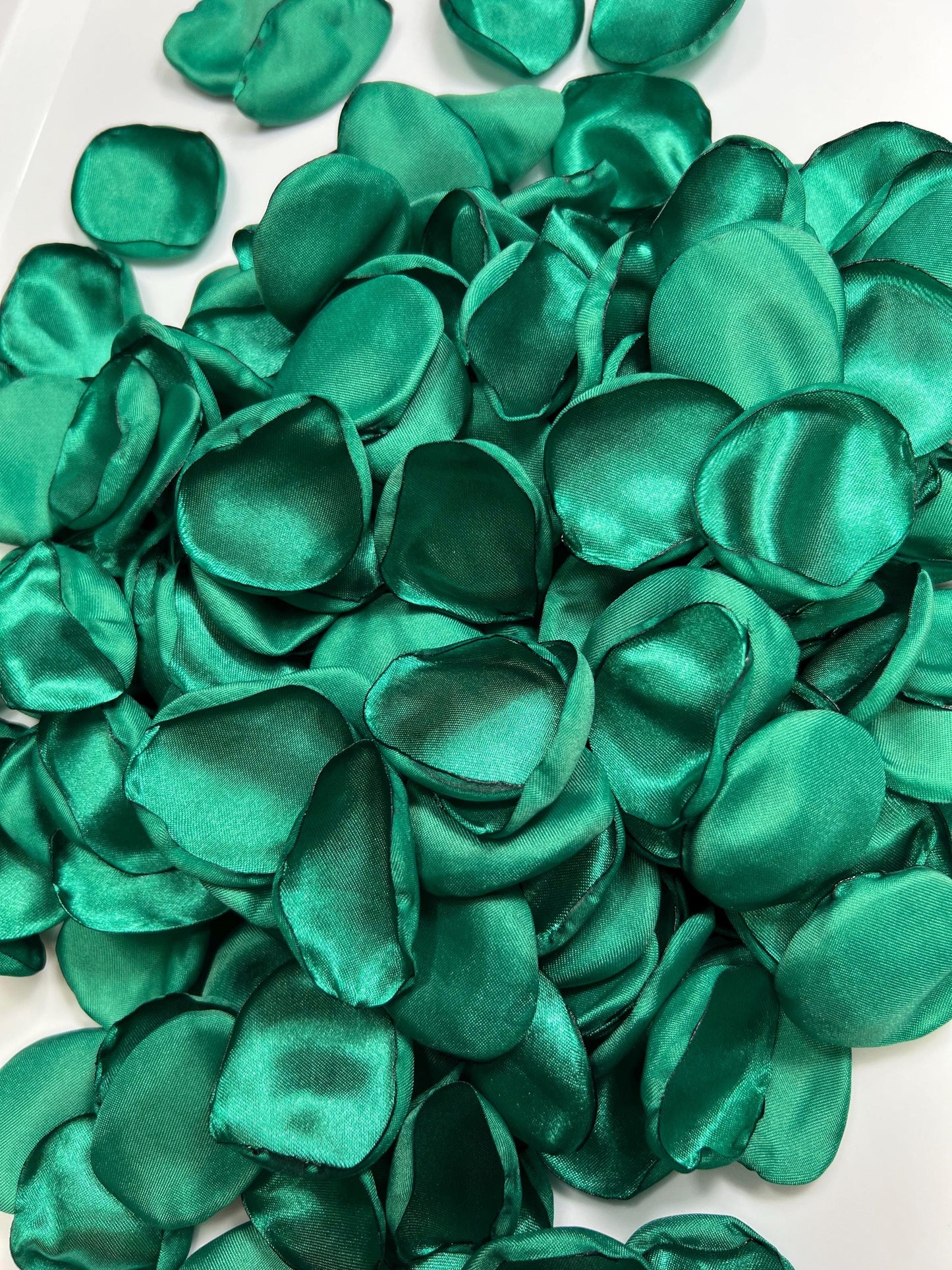 Emerald Green Petals Wedding Decor Flower Girl Petals Jade Green Wedding Aisle Petals Flower Teal Green Ceremony Decor Confetti Peacock