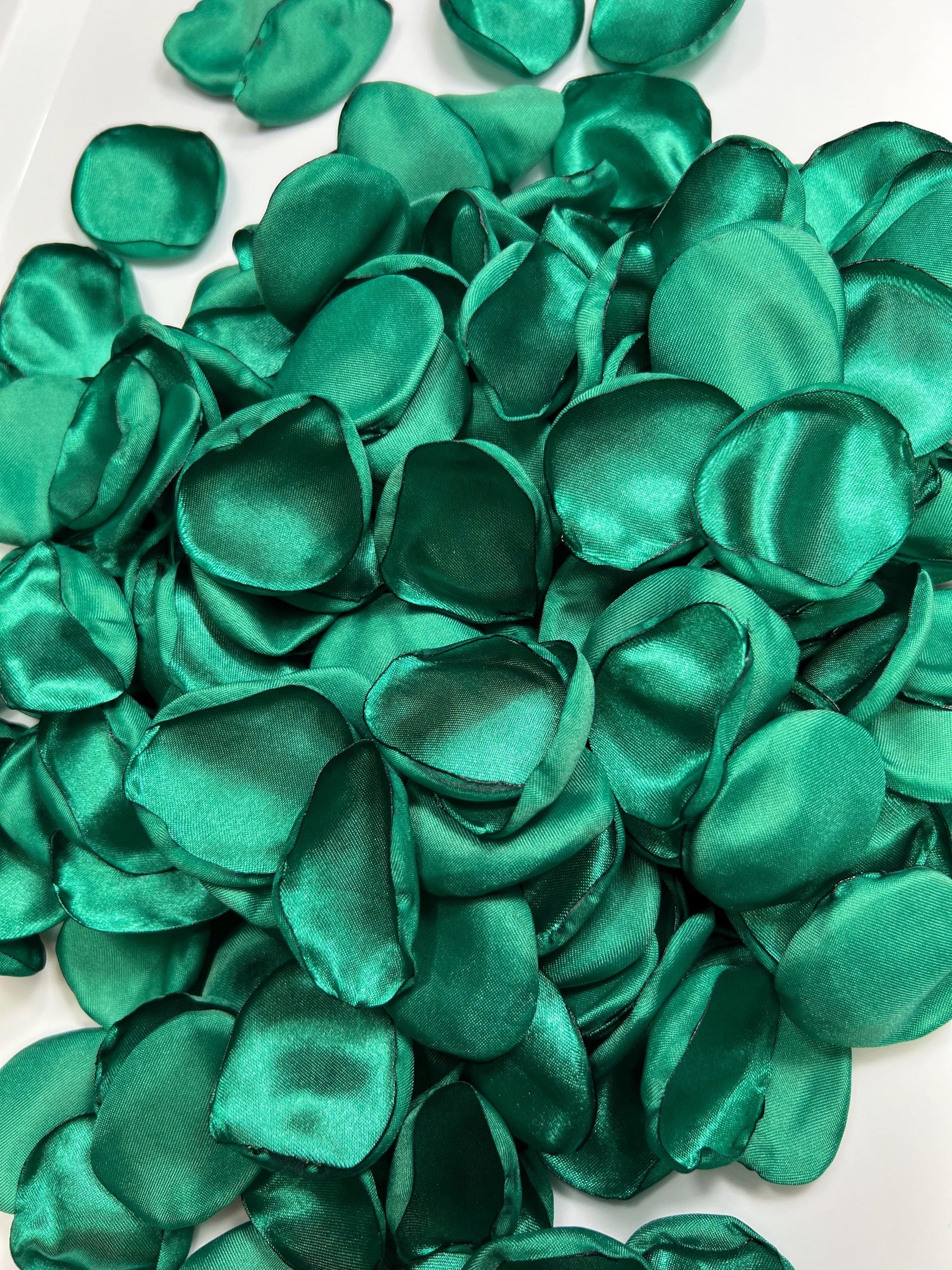 Emerald Green Petals Wedding Decor Flower Girl Petals Jade Green Wedding Aisle Petals Flower Teal Green Ceremony Decor Confetti Peacock