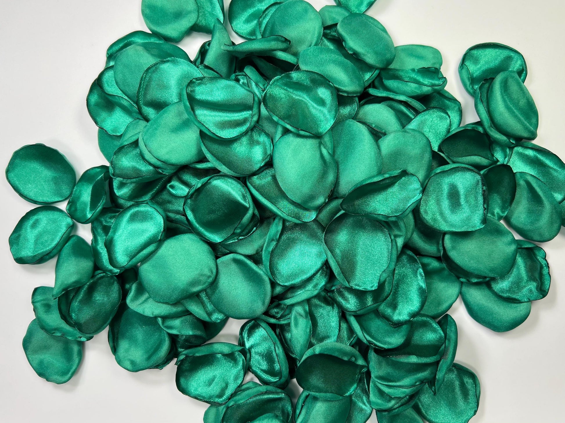 Emerald Green Petals Wedding Decor Flower Girl Petals Jade Green Wedding Aisle Petals Flower Teal Green Ceremony Decor Confetti Peacock