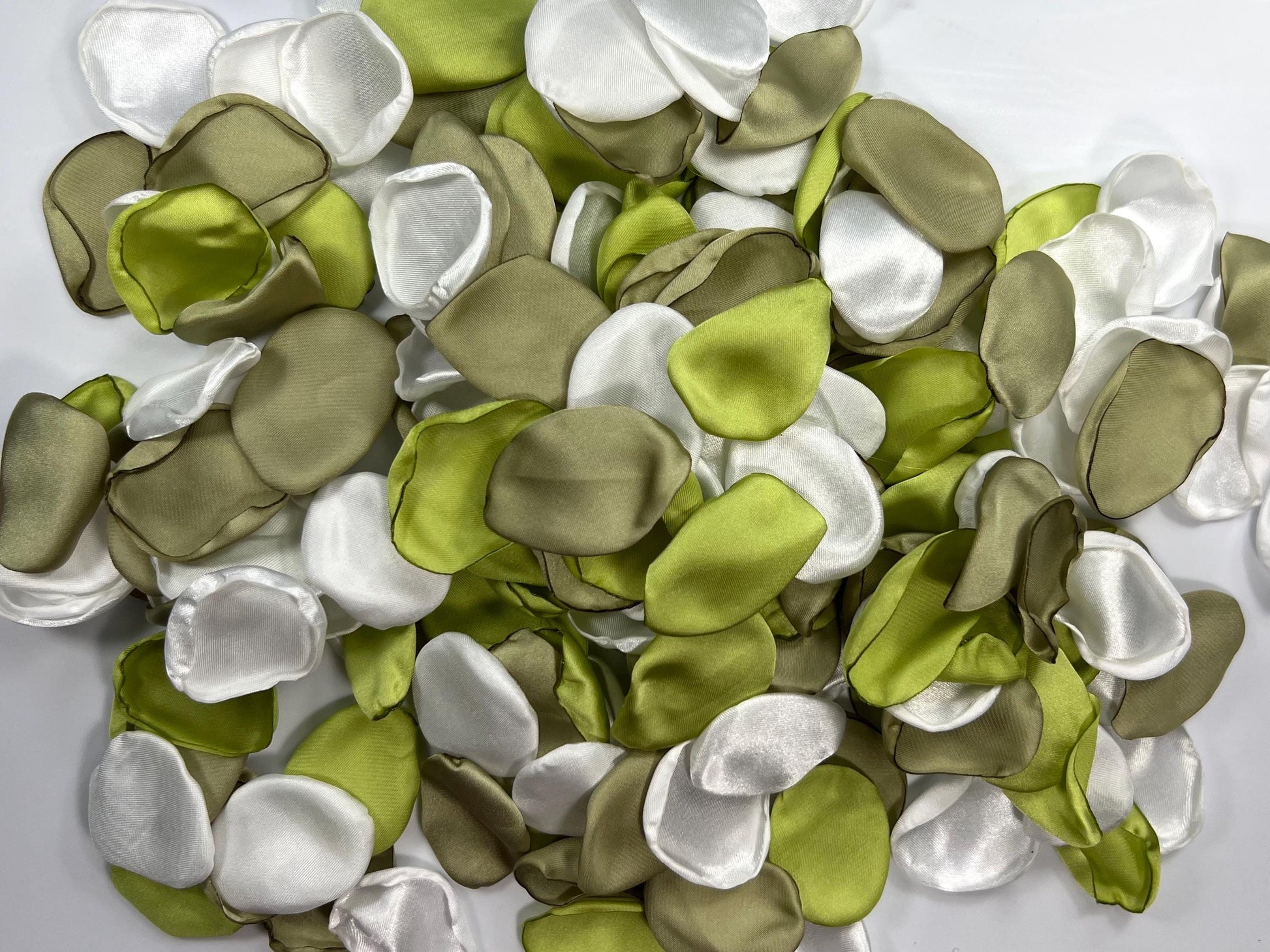 Green White Petals Silk Wedding Decor Flower Girl Petals Sage Green Olive Aisle Flower Petals Apple Green Lime Ivory Decor Confetti