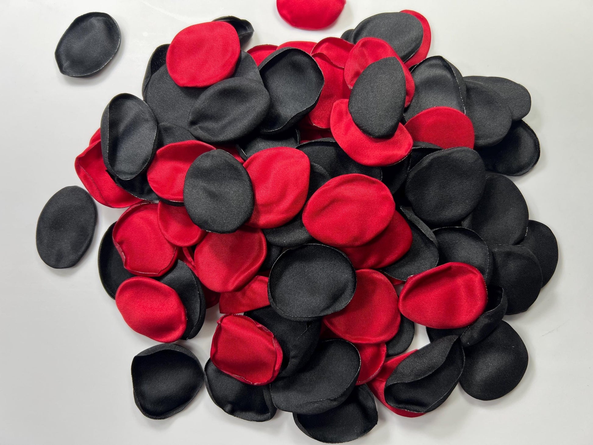 Black Red Petals Wedding Decor Flower Girl Petals Black Wedding Aisle Decor Flower Petals Black Ceremony Decor Red Confetti