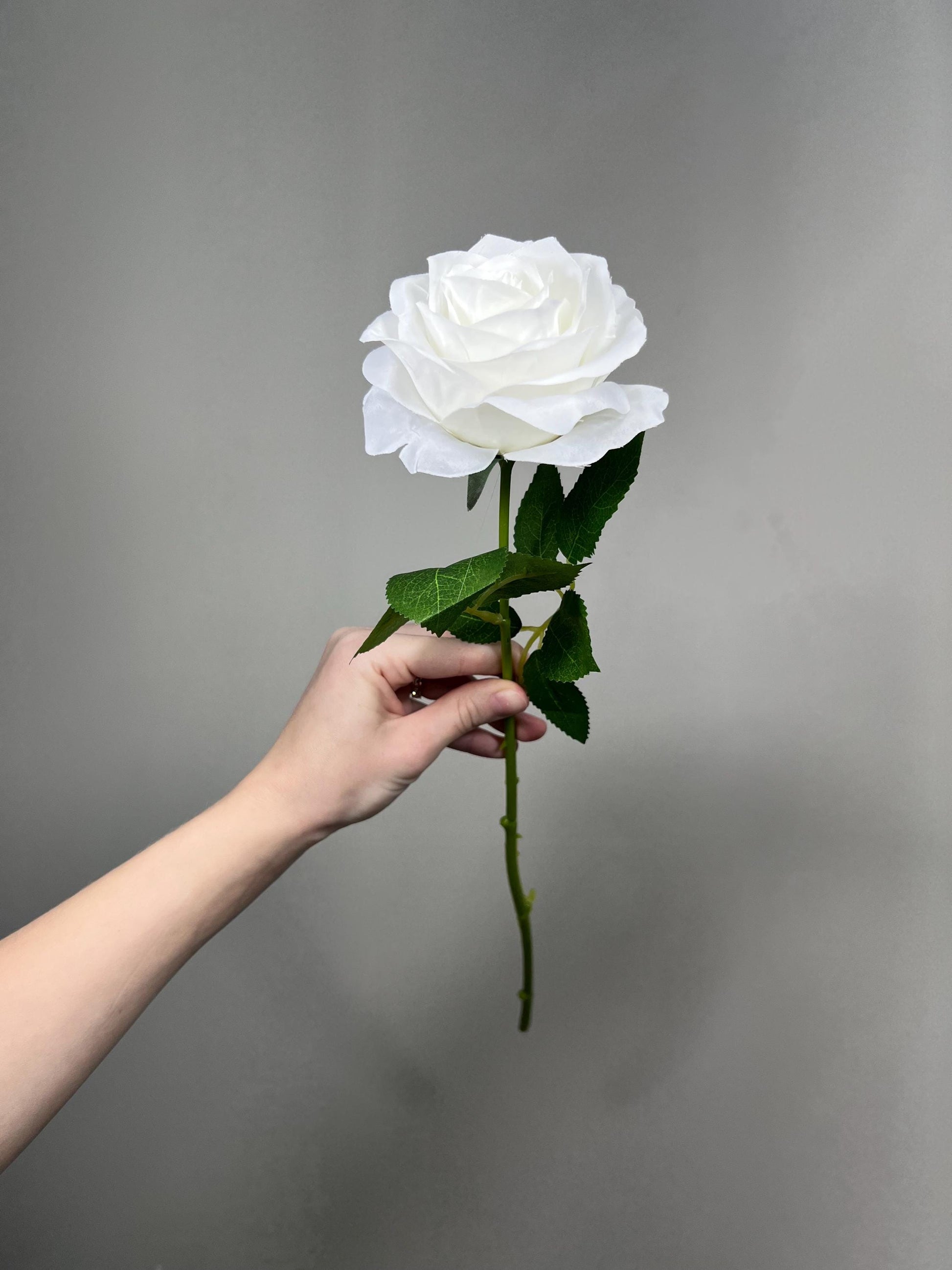 White Rose Artificial Flower Heads with Stem Leaves Wedding Roses for Bouquet DIY Pure White Roses Real Touch Floral White Supplies Flowers