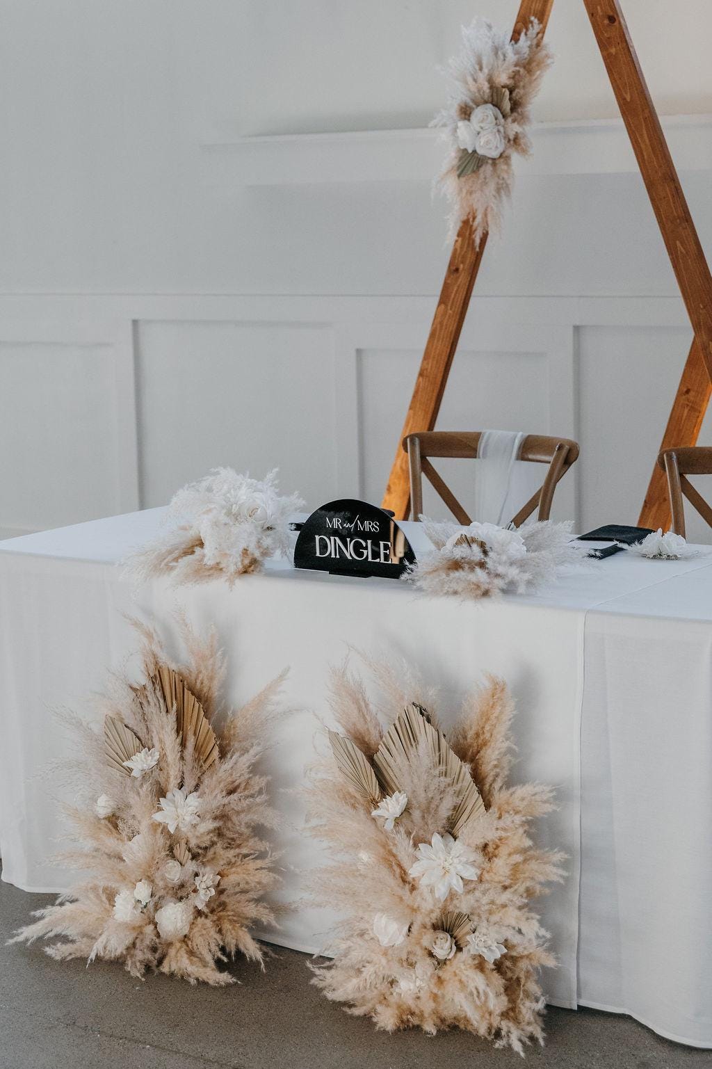 Wedding Aisle Marker Flower Floor Arrangement Whiskey Barrel Décor White Boho Ground Arrangement Pampas Grass Dried Palm Leaves Natural