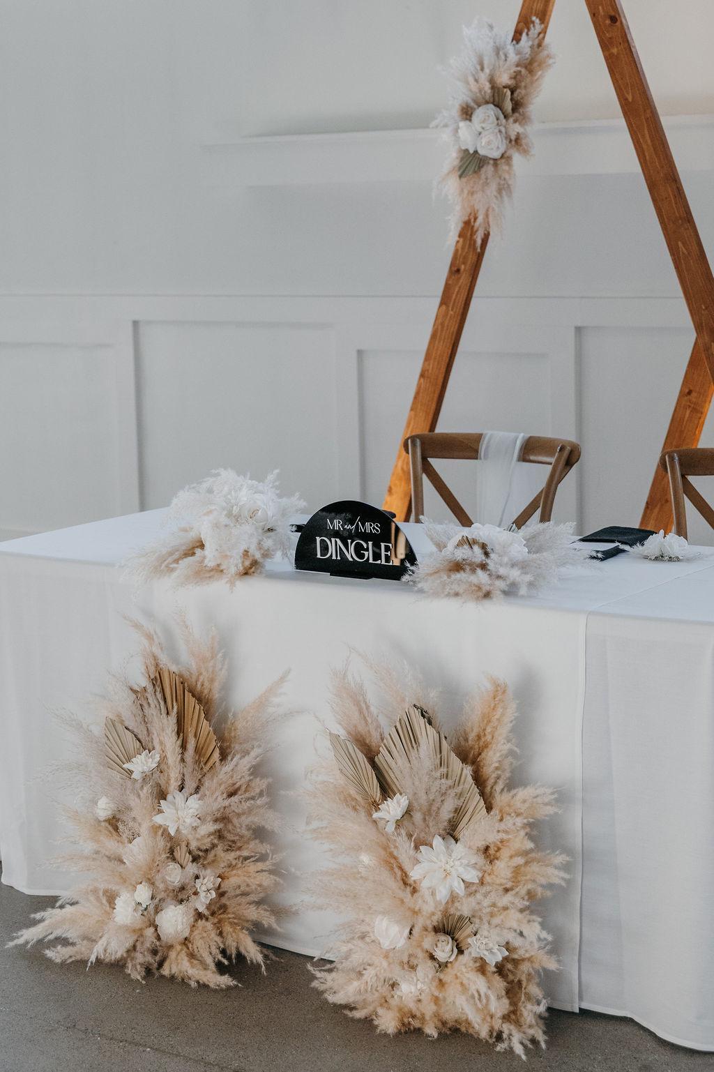 Set of 2 Wedding Aisle Marker Flower Floor Arrangement Whiskey Barrel Décor White Boho Ground Pampas Grass Dried Palm Leaves Natural