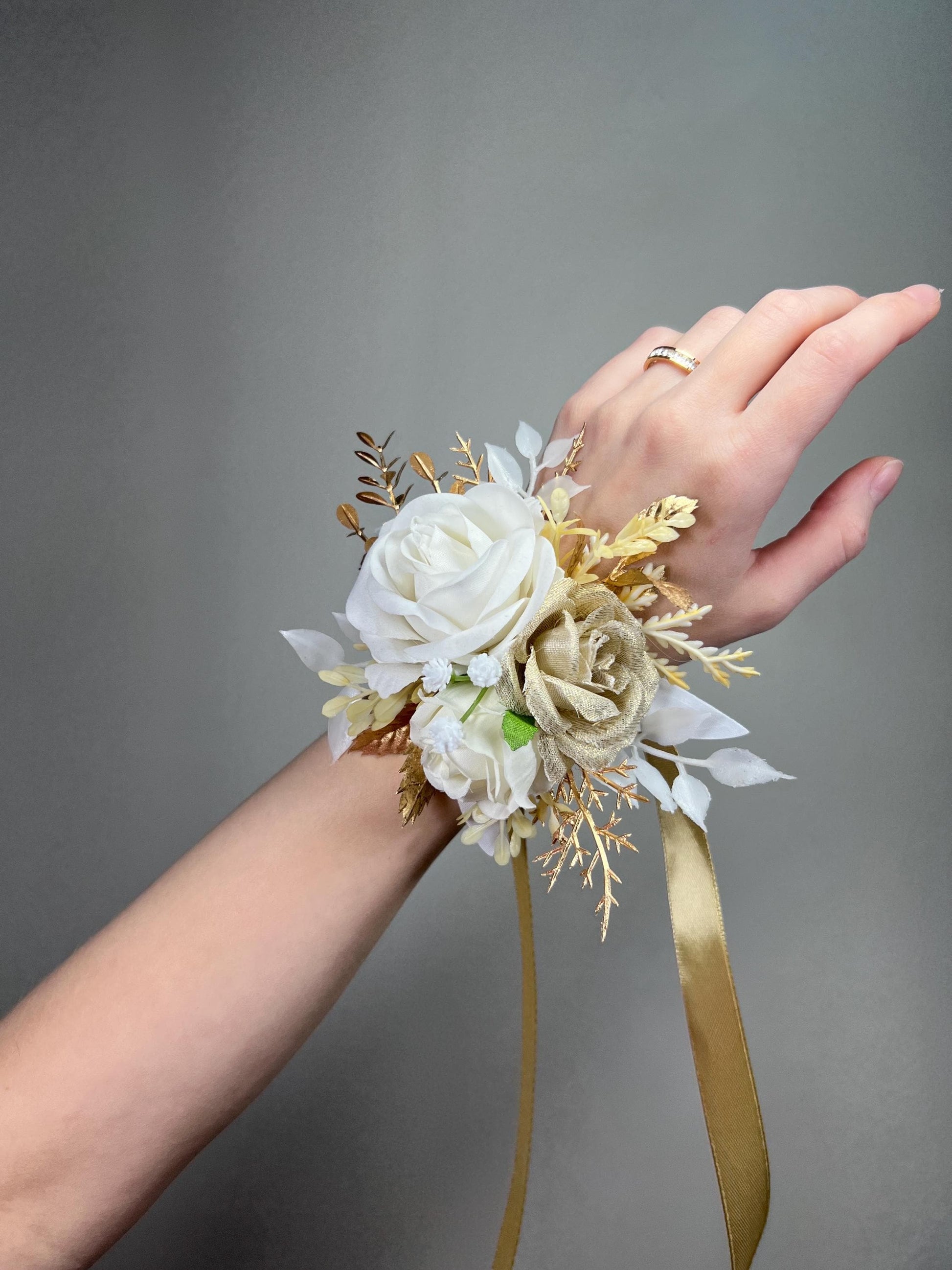 White Gold Corsage Wedding Champagne Bridesmaids Wrist Corsage Prom Ivory Beige Cream Rustic Mom Wristband Baby Breath Artificial Flowers