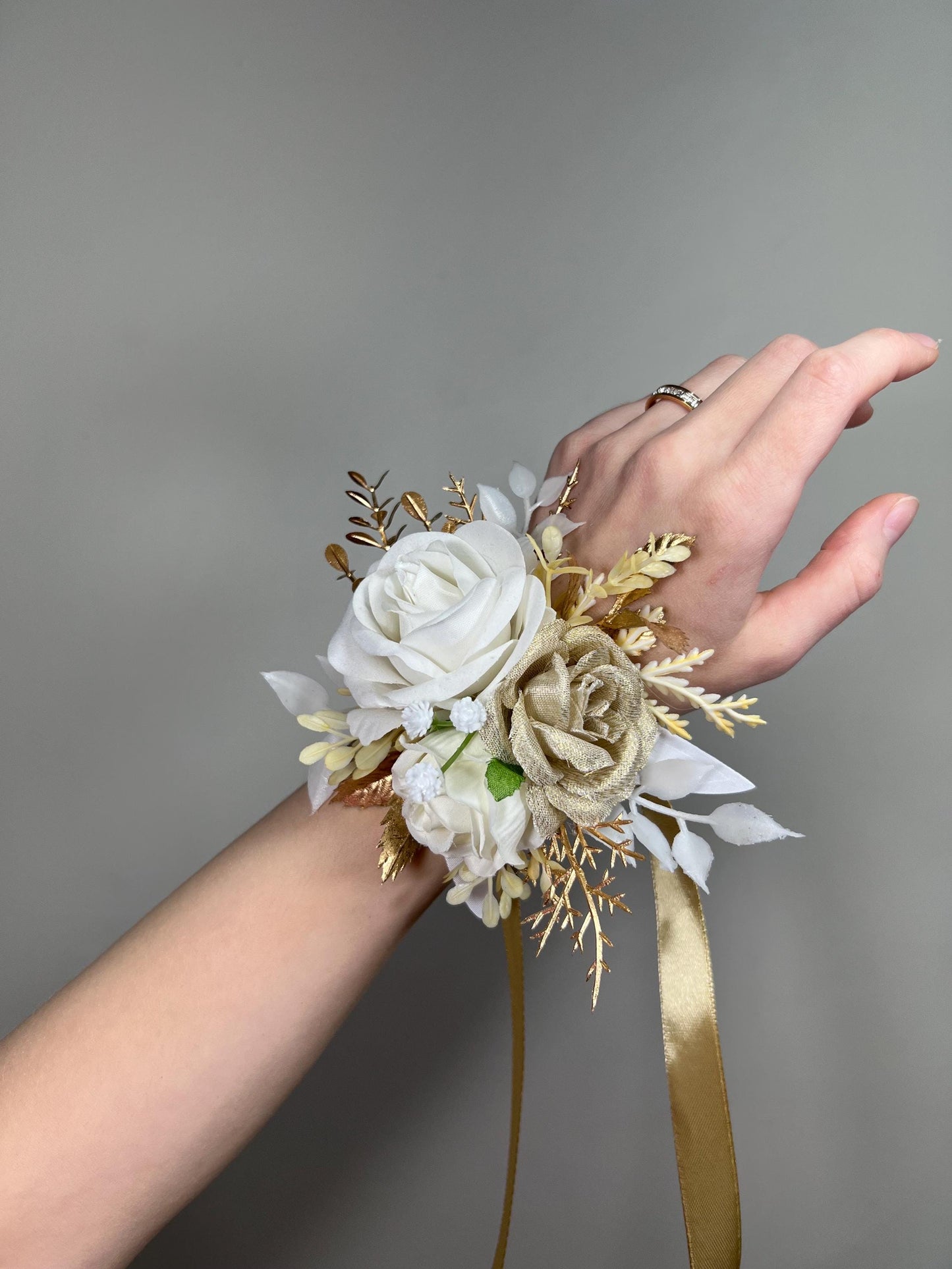 White Gold Corsage Wedding Champagne Bridesmaids Wrist Corsage Prom Ivory Beige Cream Rustic Mom Wristband Baby Breath Artificial Flowers